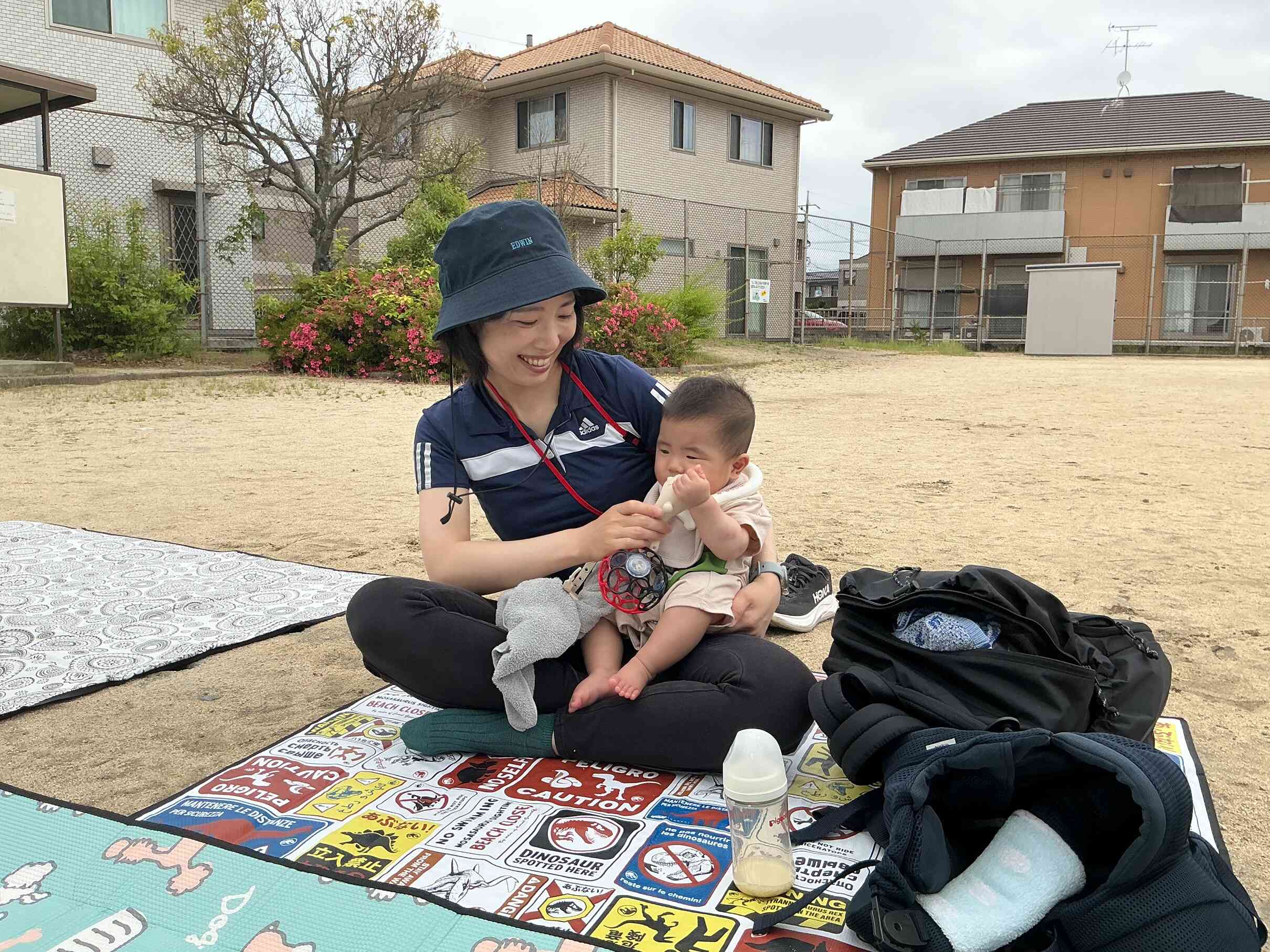 保育園で一番小さなおともだち。お弁当はミルクで~す。