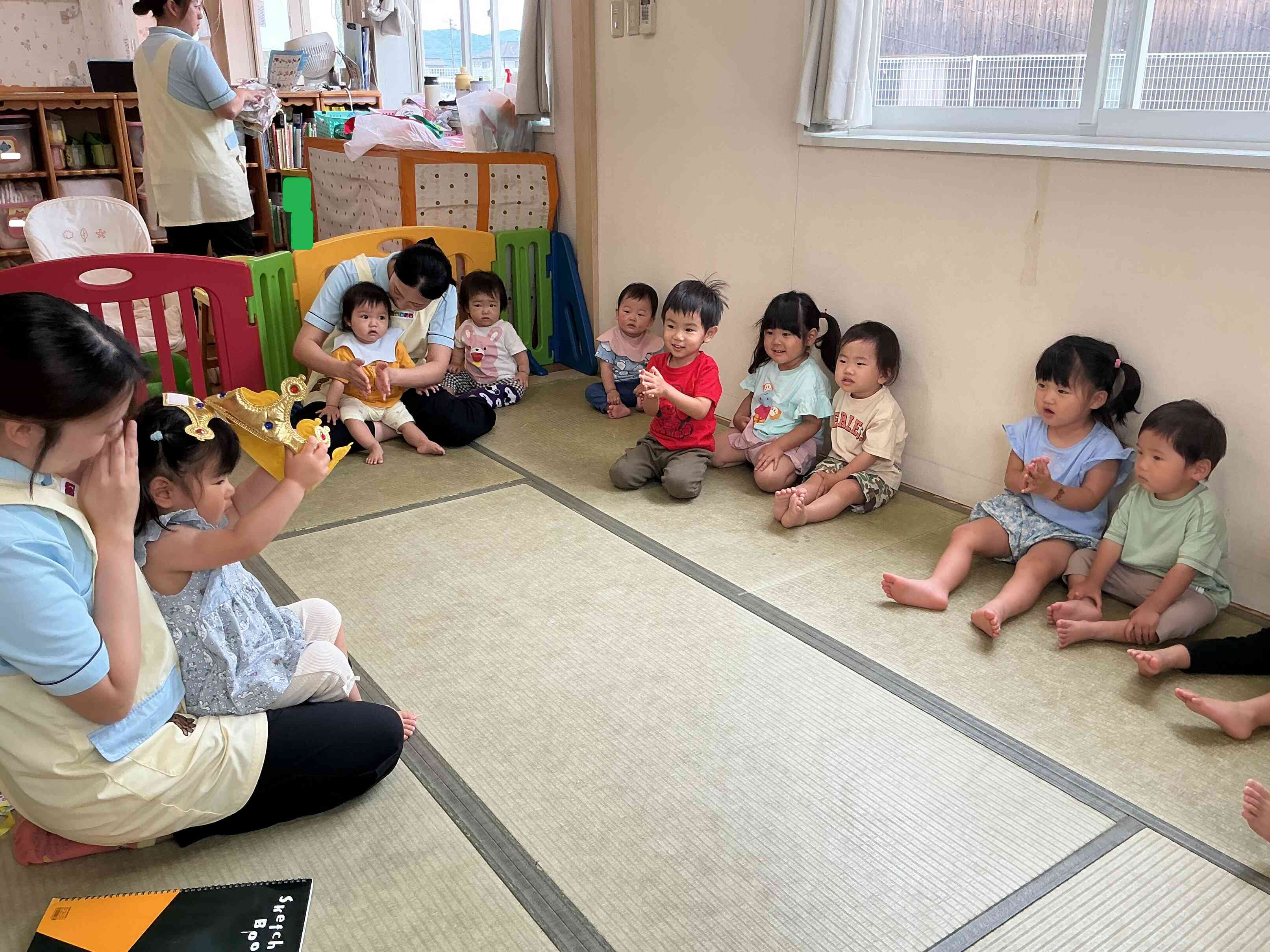 ニコニコ元気いっぱいで「おめでとー」とパチパチしてもらいました。