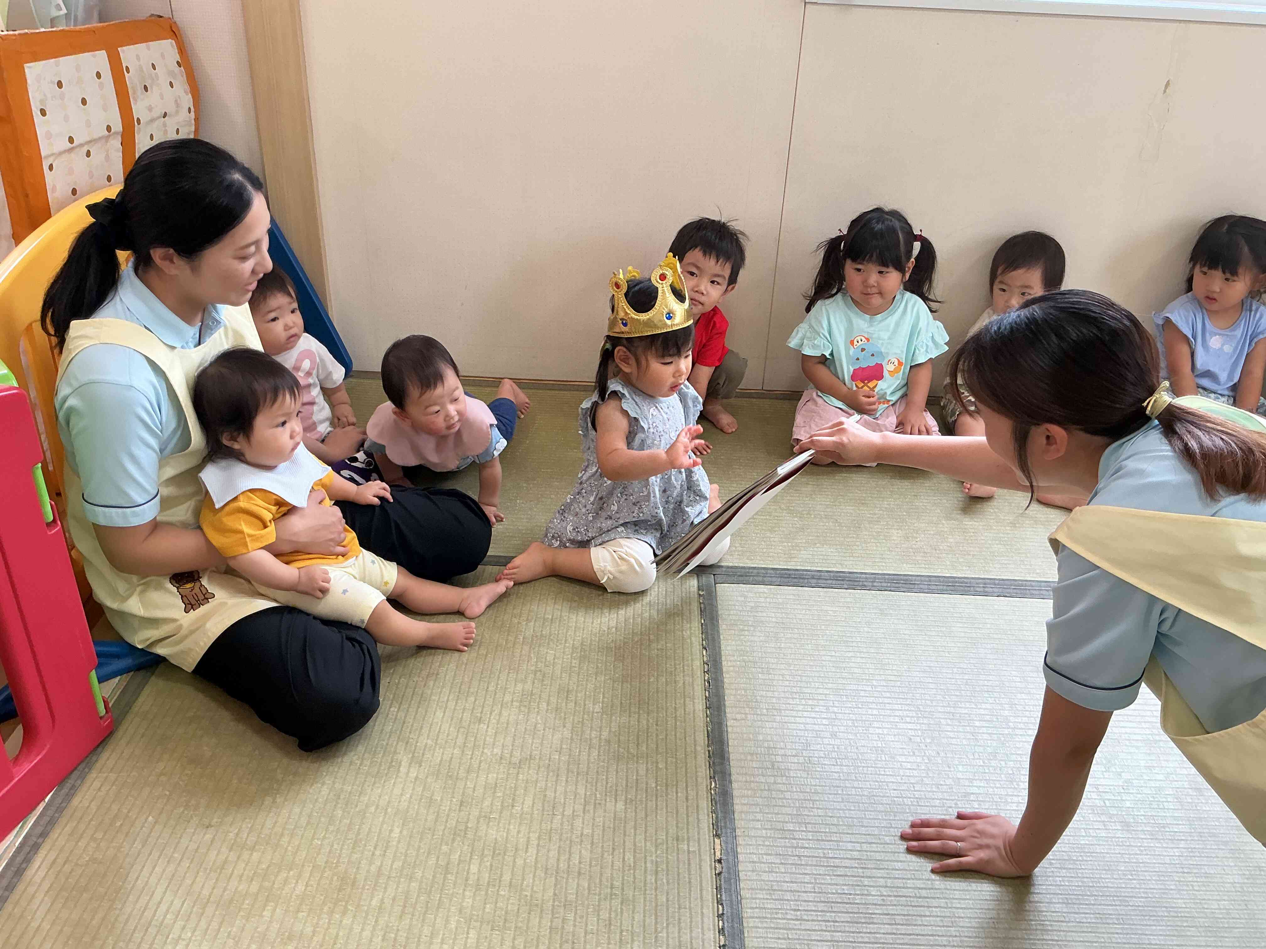 保育者からのプレゼントは大好きなどうぶつさんが出てくる、スケッチブックシアター。