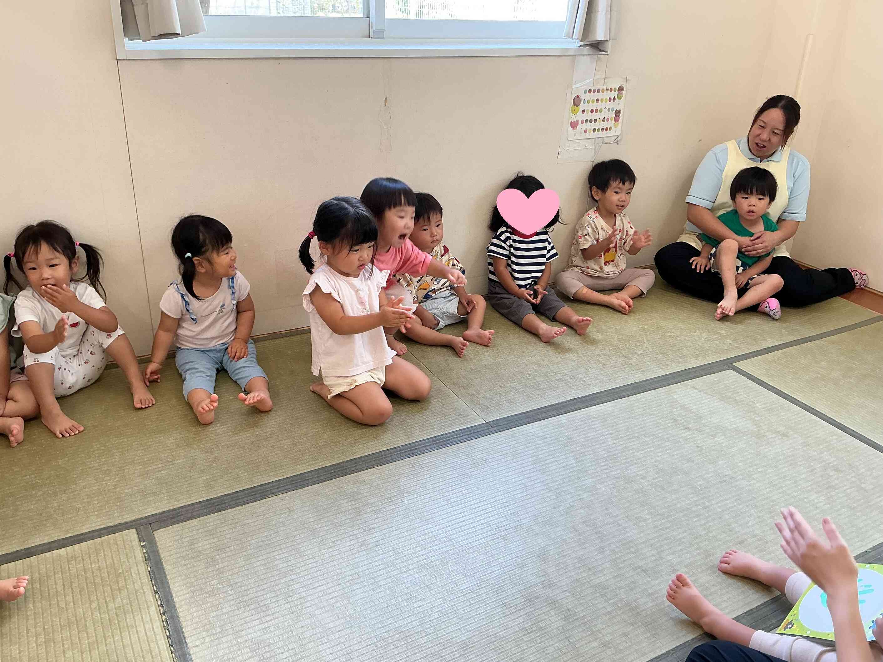 みんなに「たんたんたんたんたんじょうびー」とお歌のプレゼントをしてもらいました。