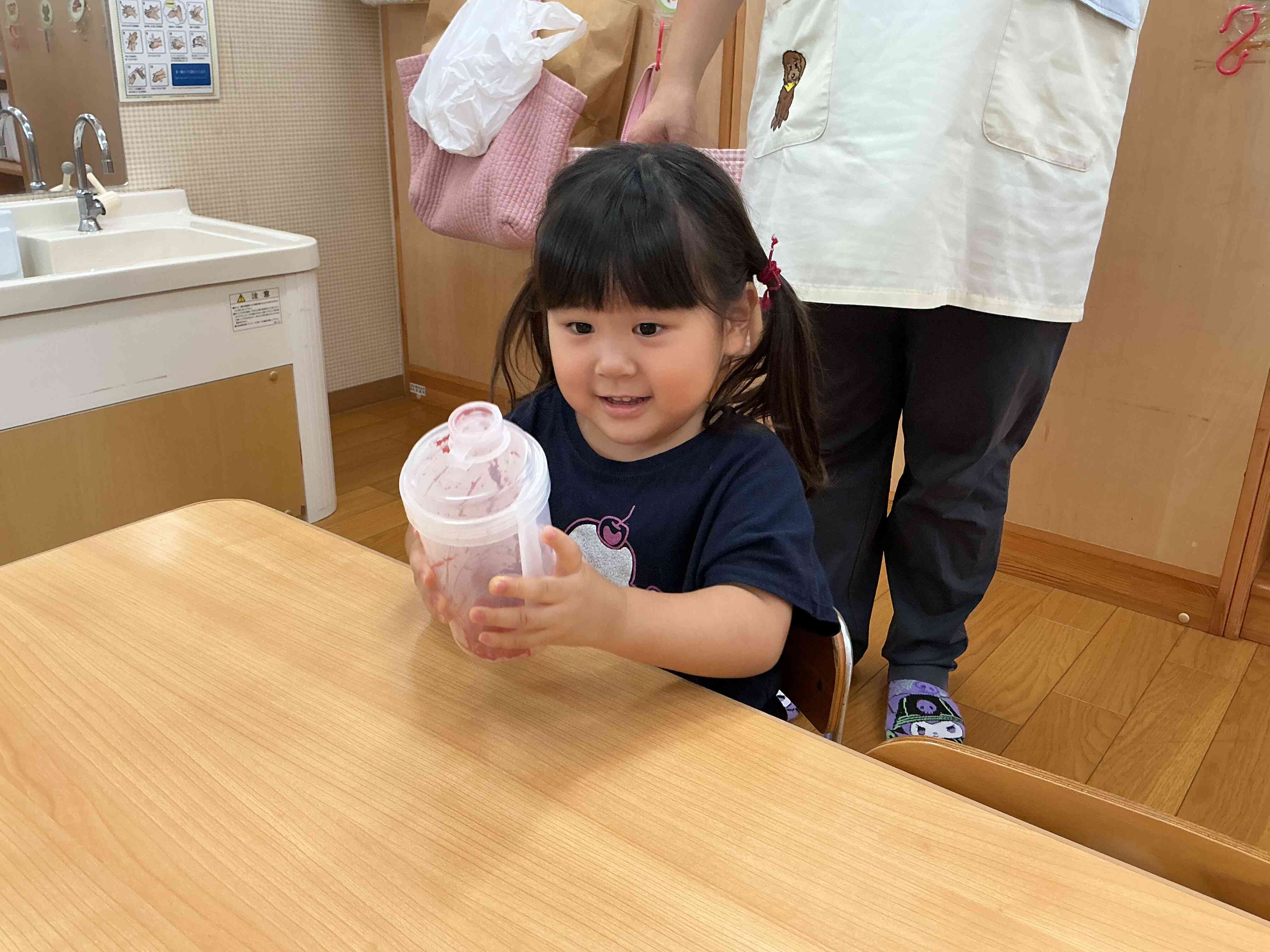 白い画用紙にきれいな模様が出来たね~。