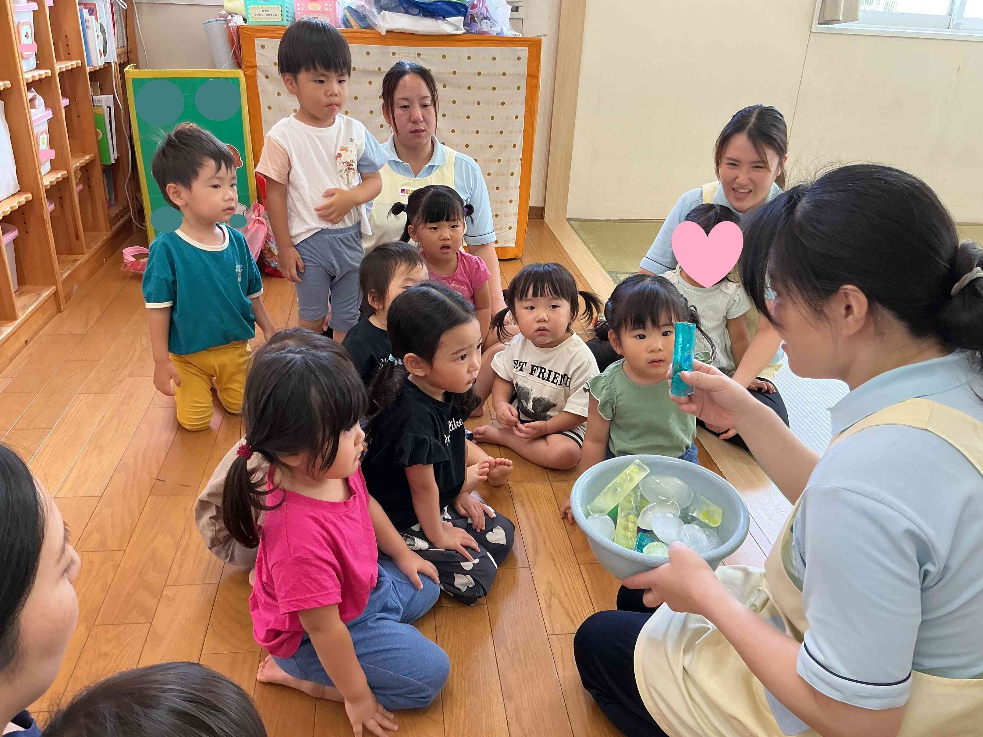 みんなが楽しみにしていた氷あそび、スタート。