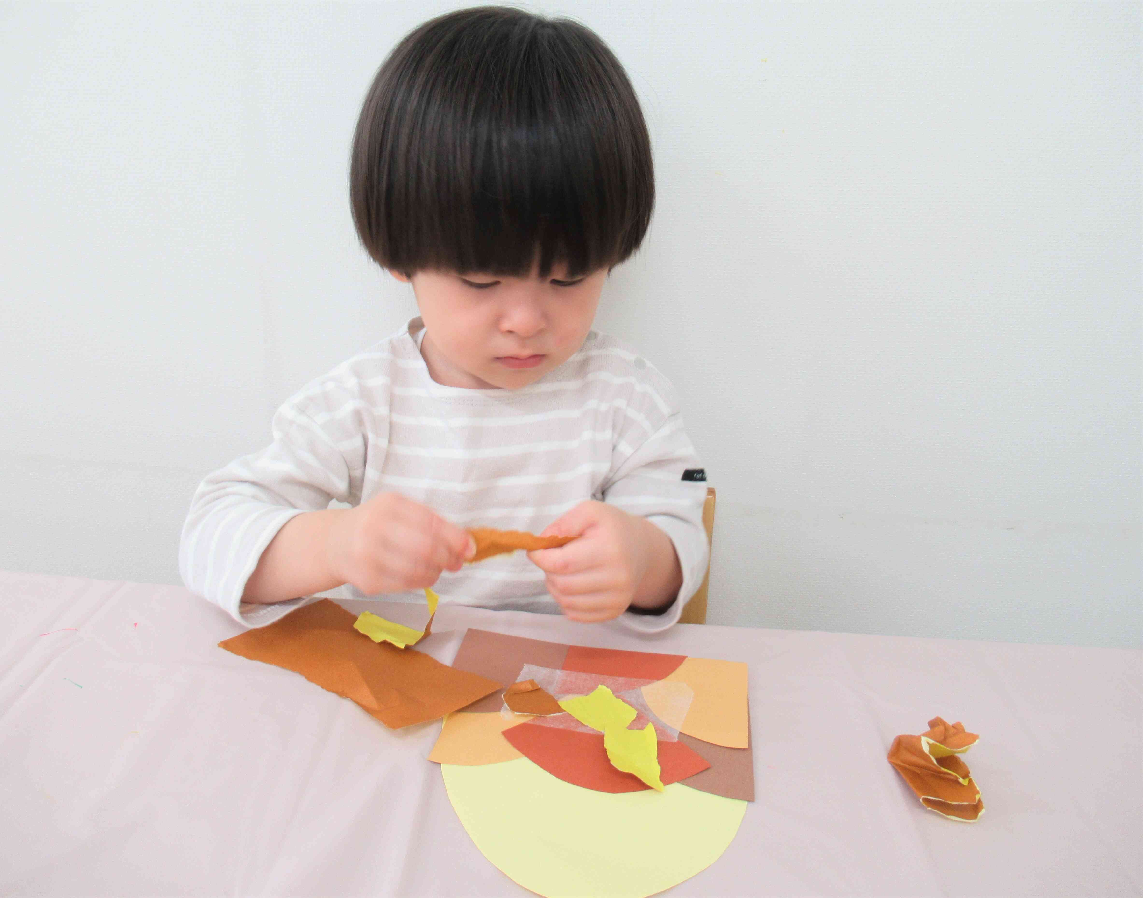 真剣な顔で作っています！