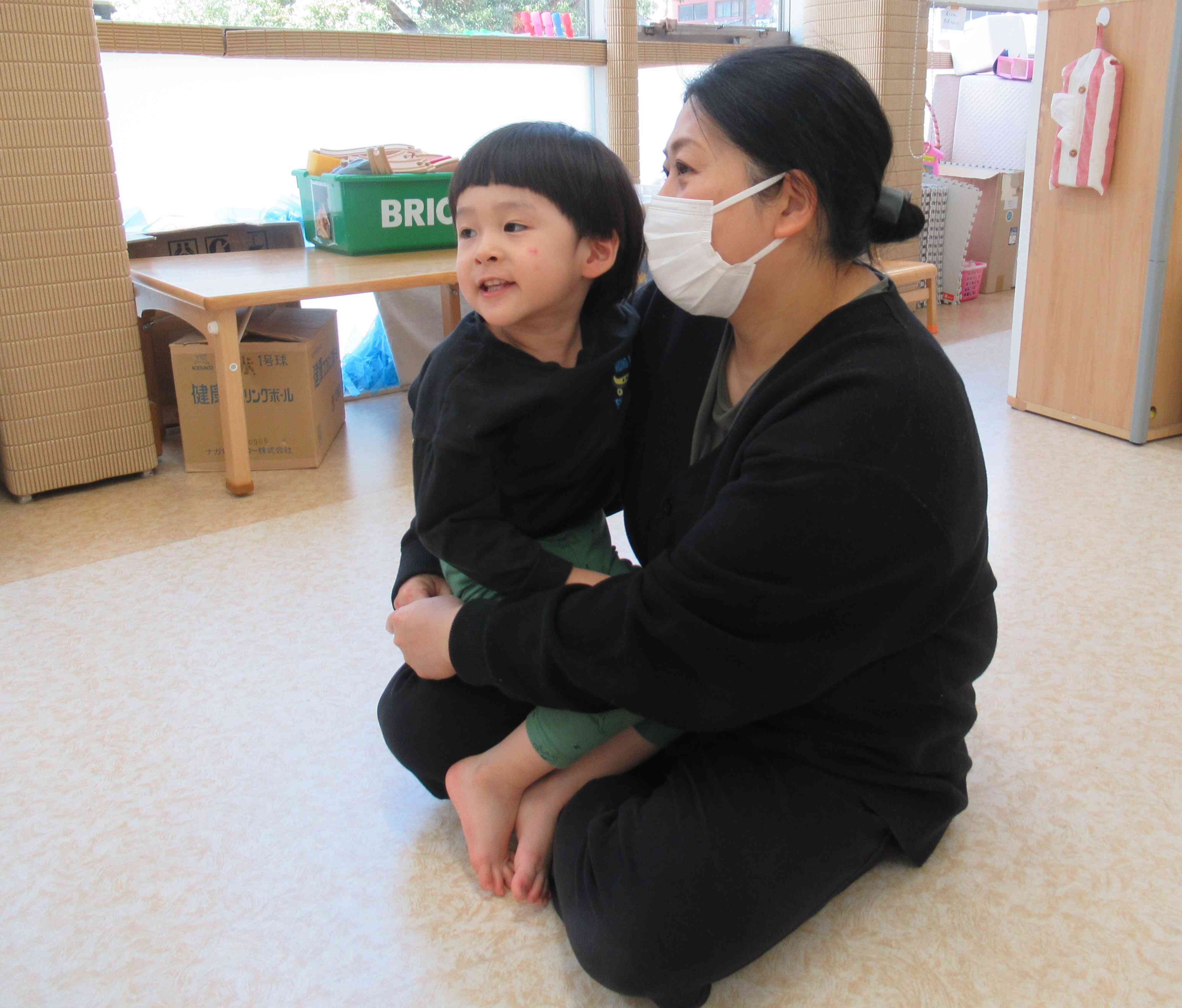 ママにギュ～！安心するね