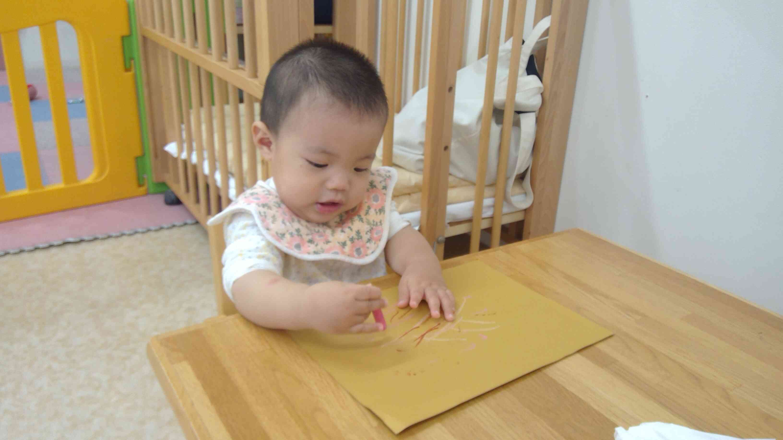 クレヨン、じょうずに持てたね！