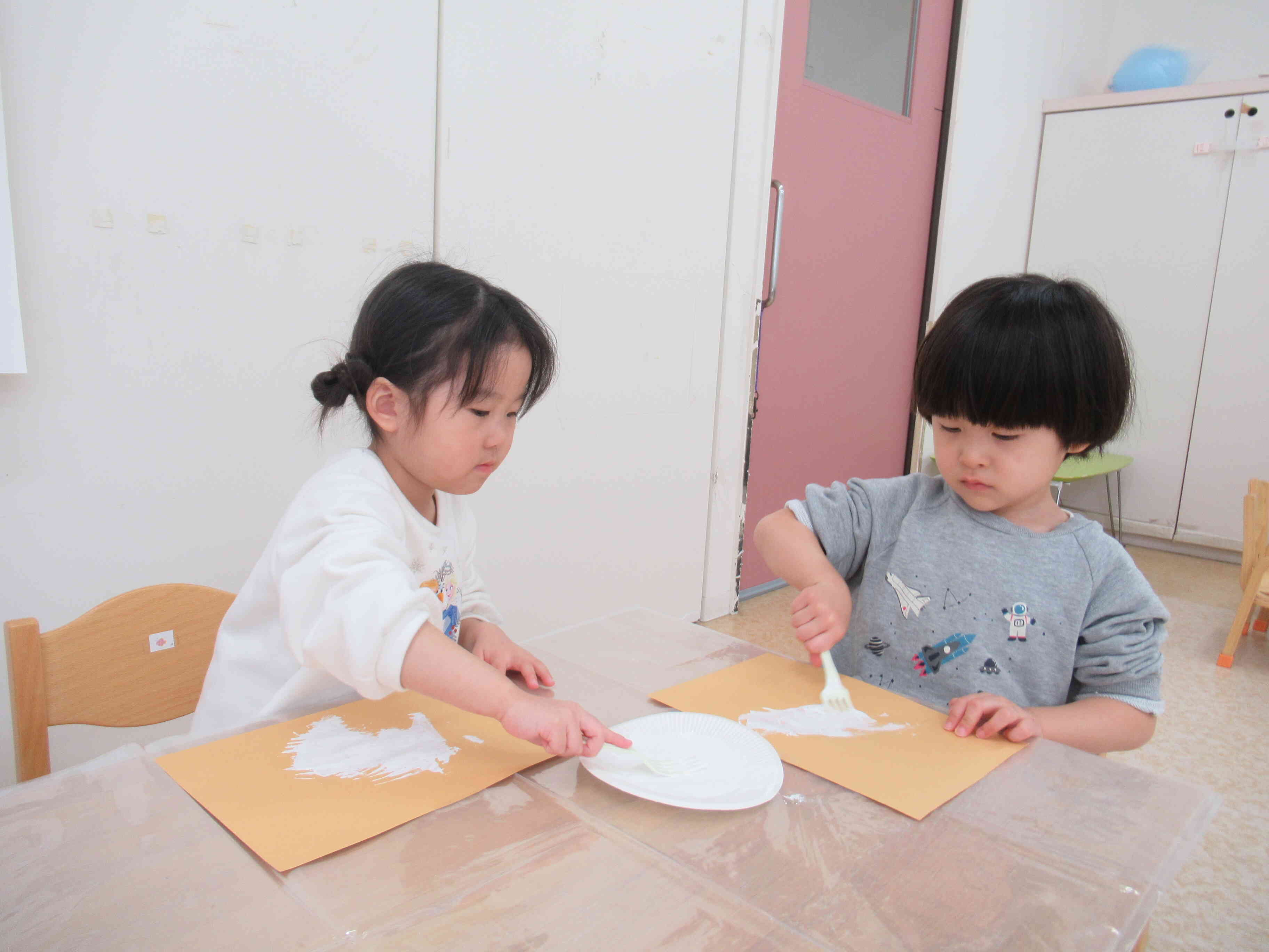 仲良くぬりぬり✨