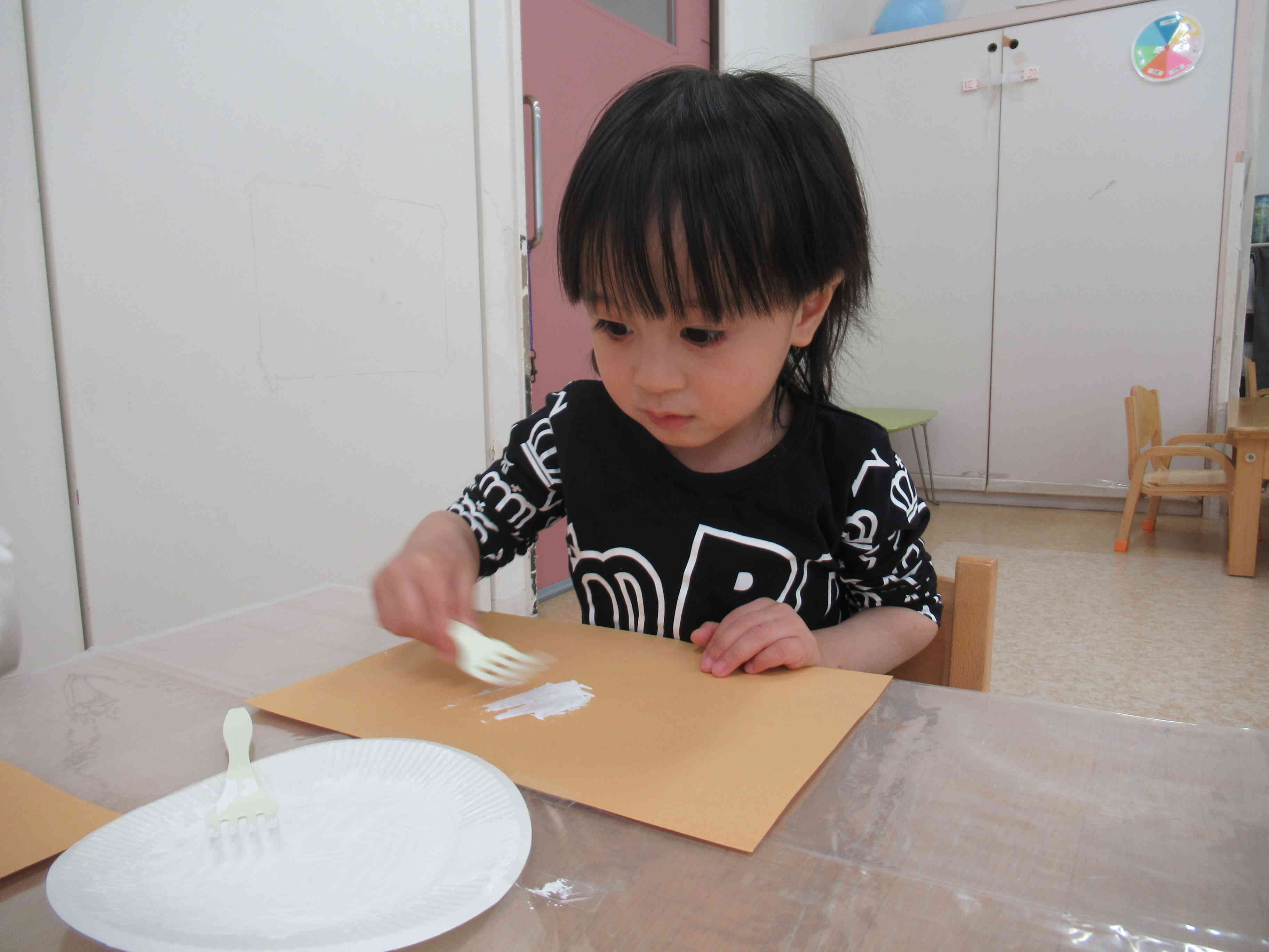 フォークで塗るの不思議だね！