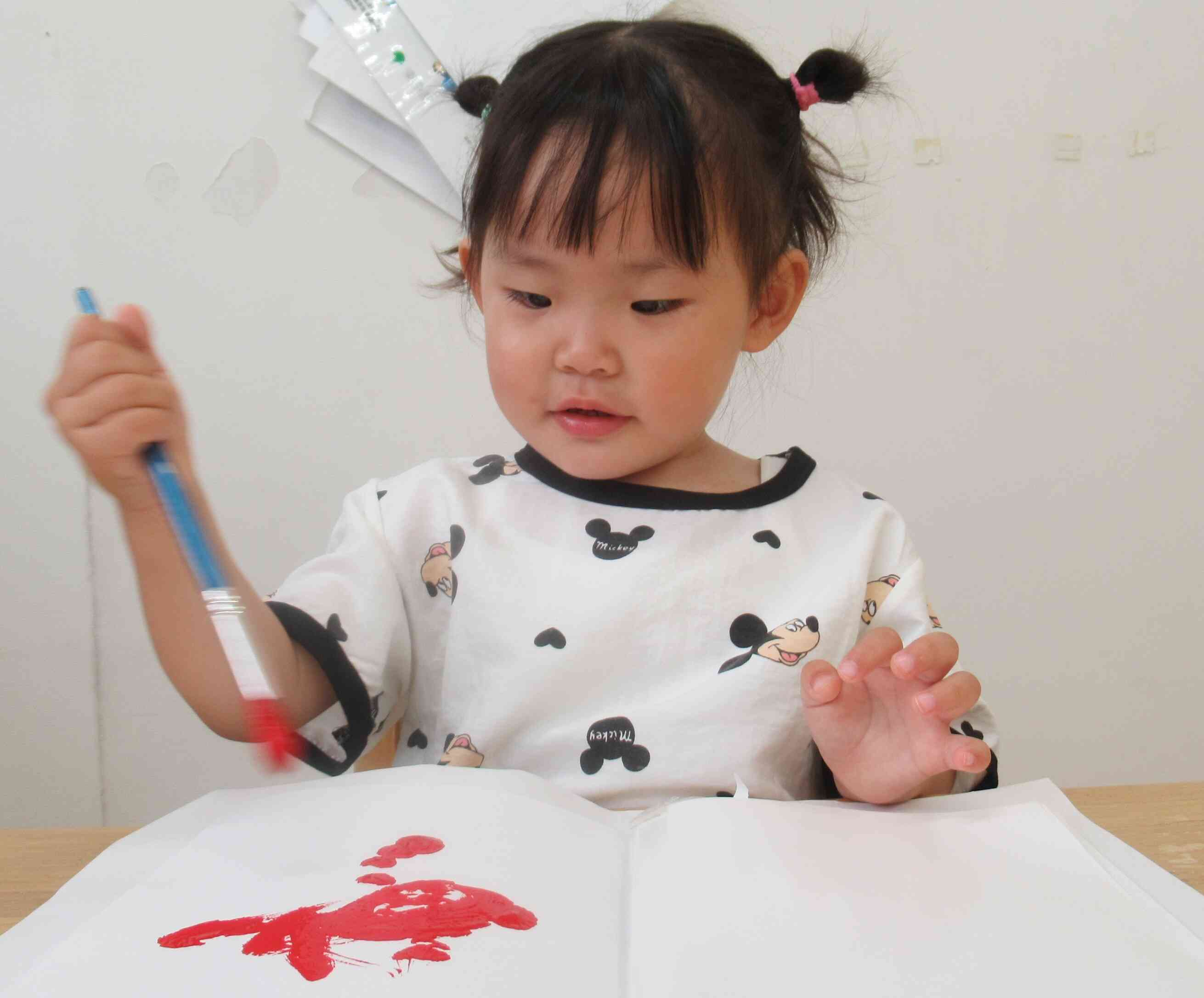 絵の具でお絵かき楽しいね。