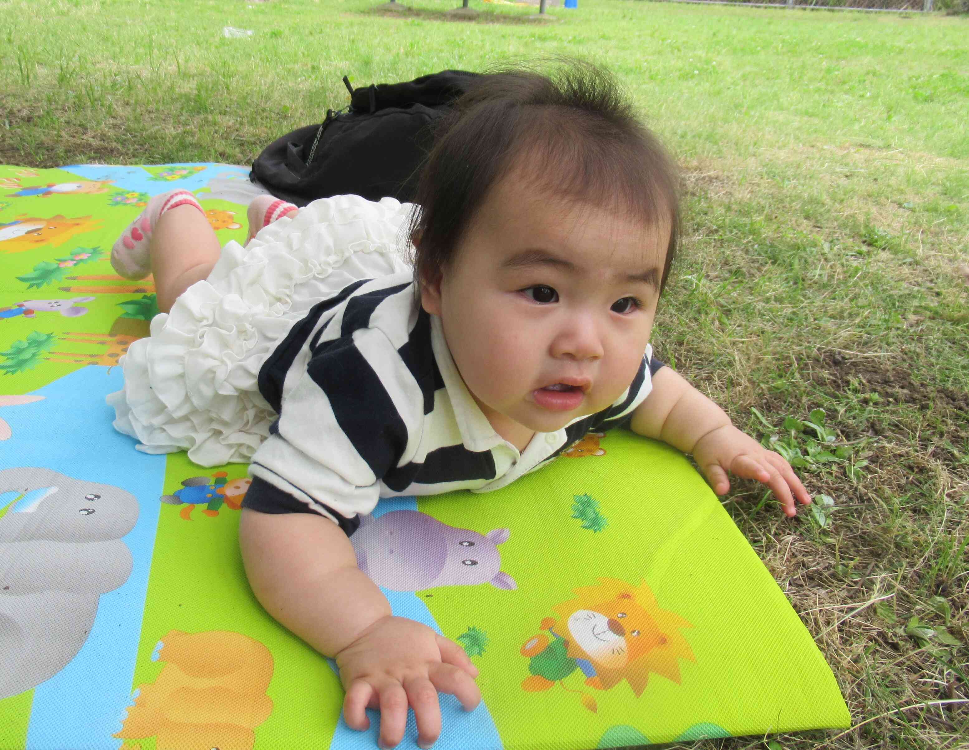ひよこ組（０歳児）戸外遊び