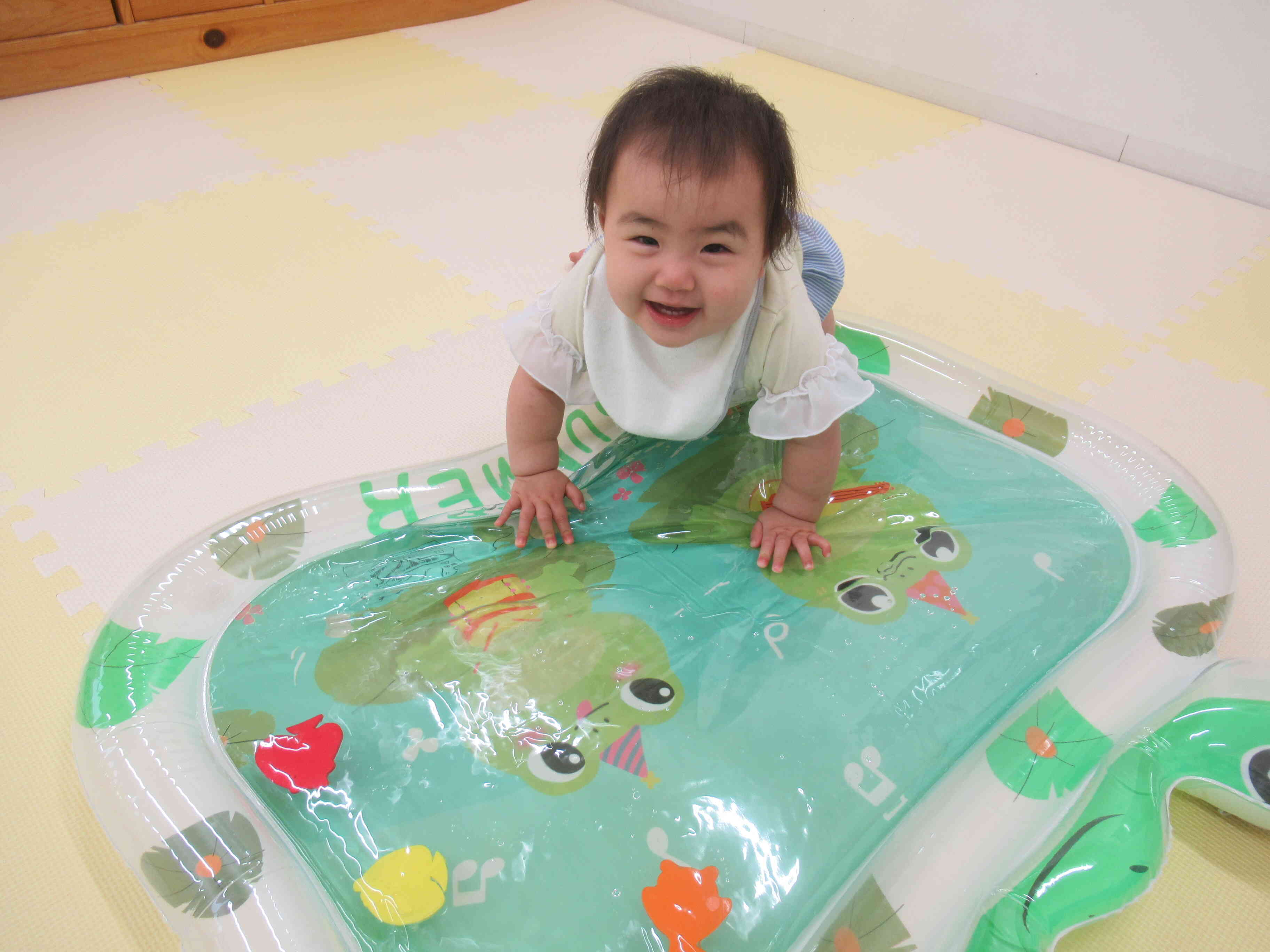 ひよこ組（0歳児）感触遊び