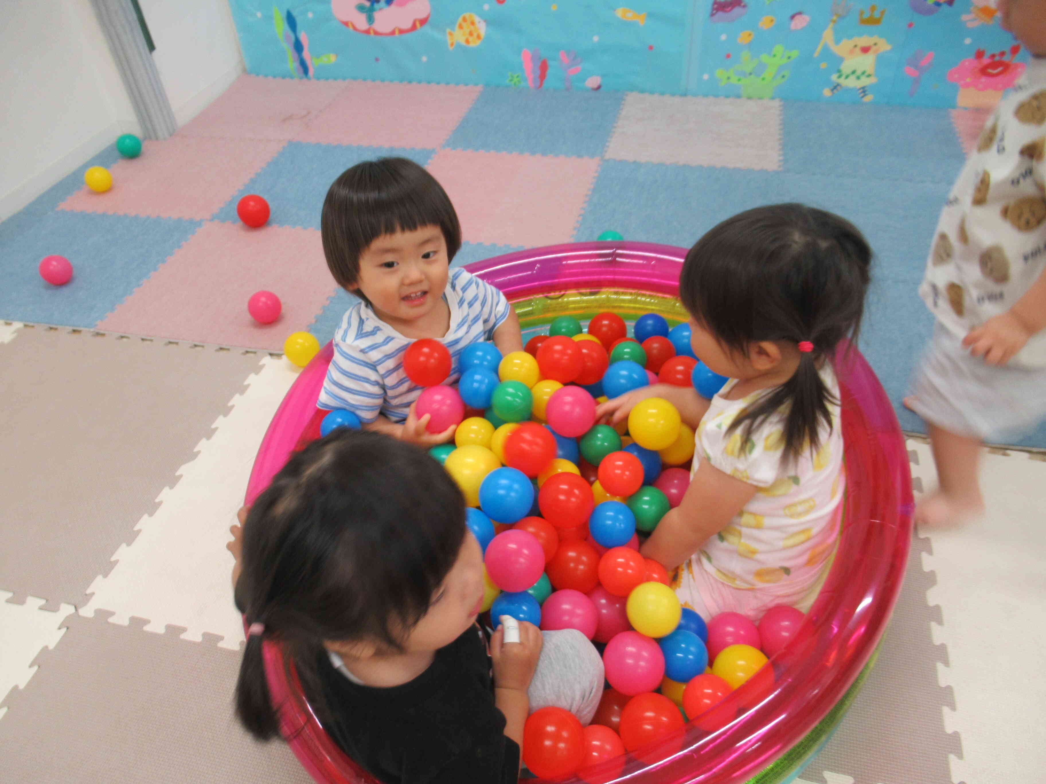 あひる組（1歳児）室内遊び