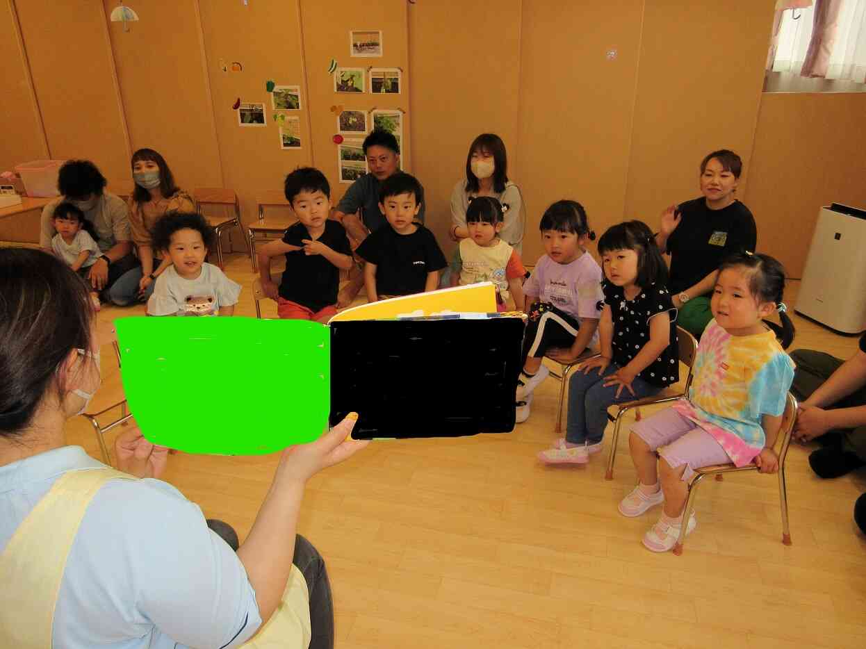 子ども達の朝の会の様子を見てもらいました