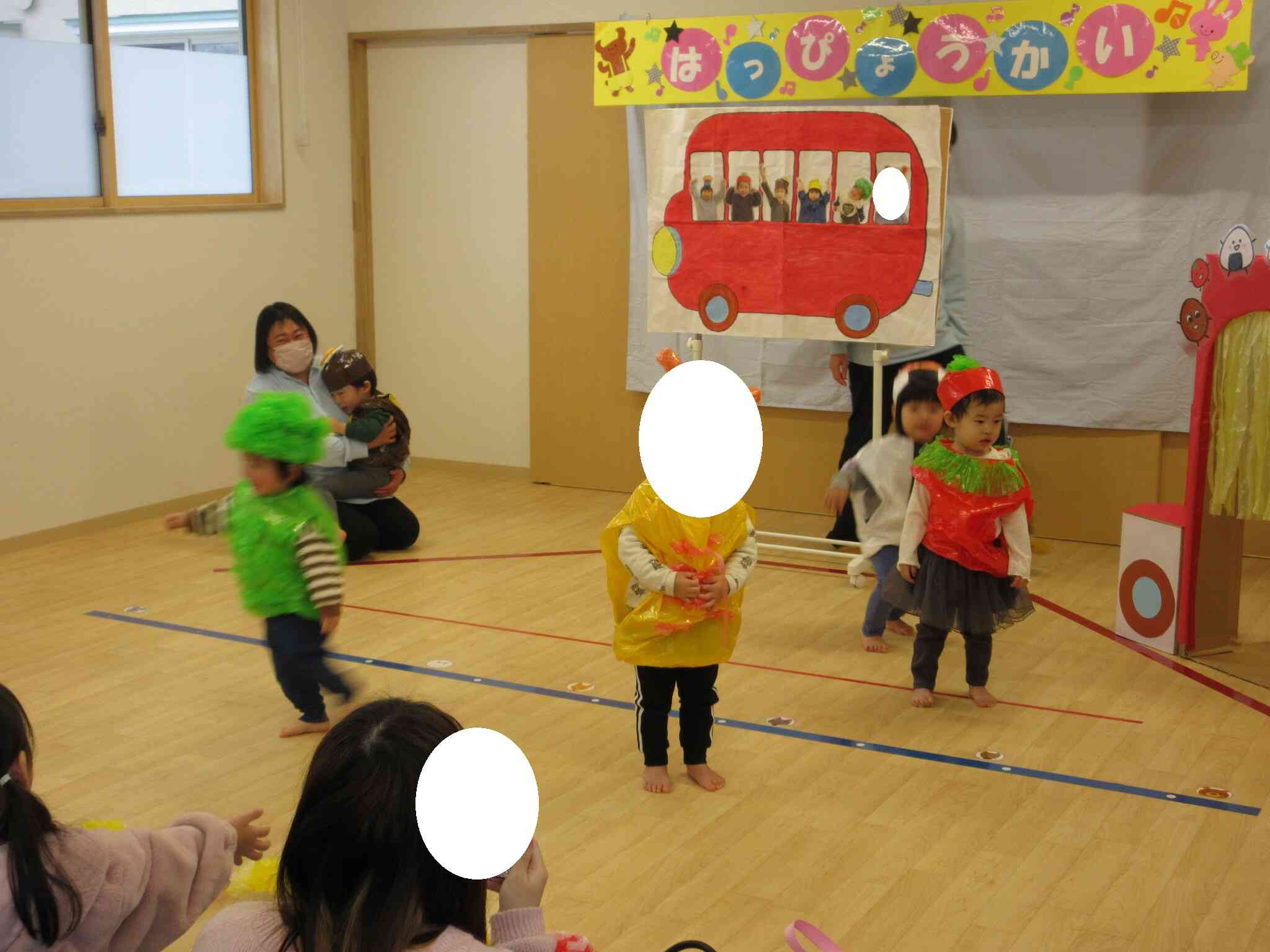 最後はみんなでレッツダンス。観客の小さいお友達も踊ってました。