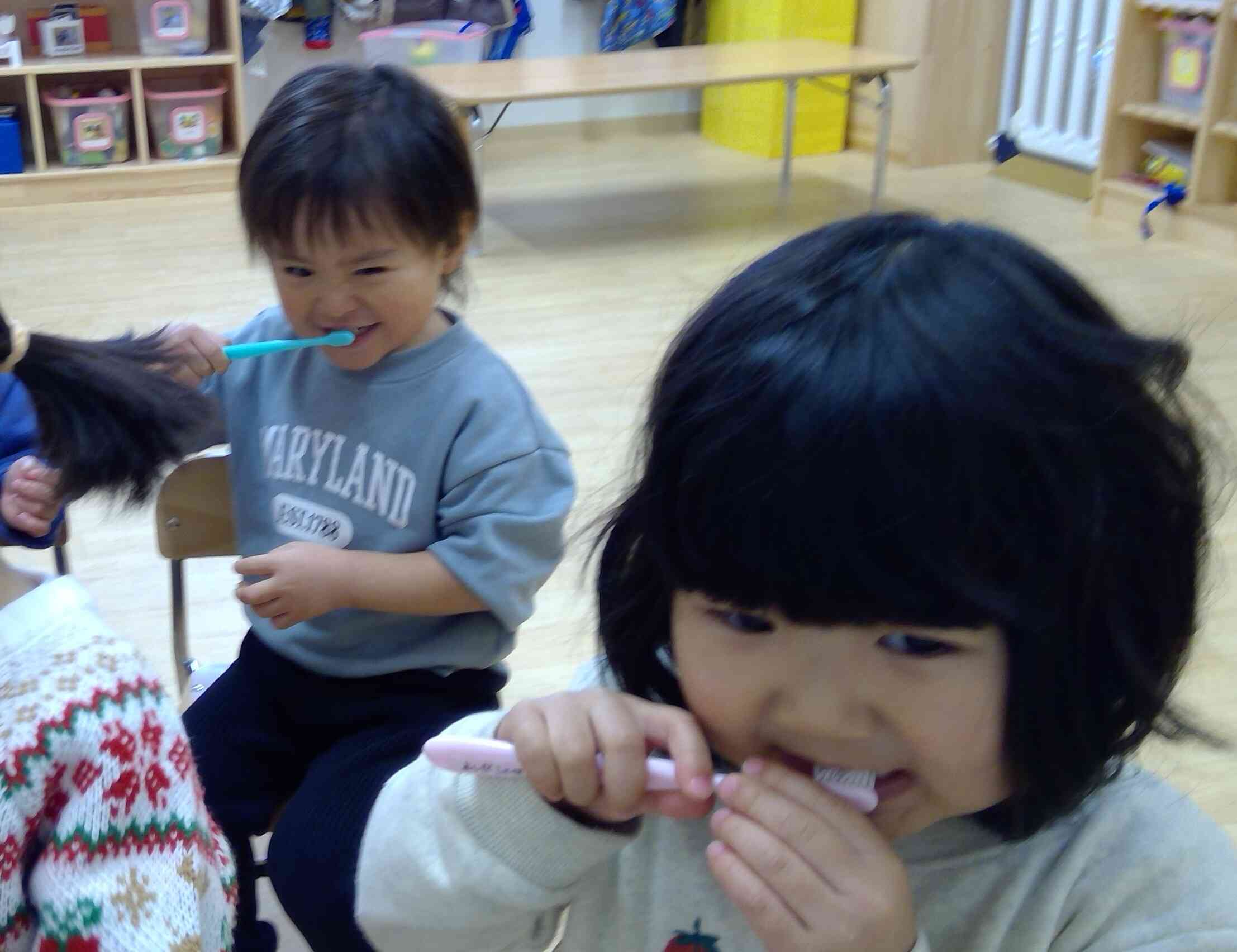 隣に友達、みんなでするとドキドキ…ワクワクいろんな表情が見られました。