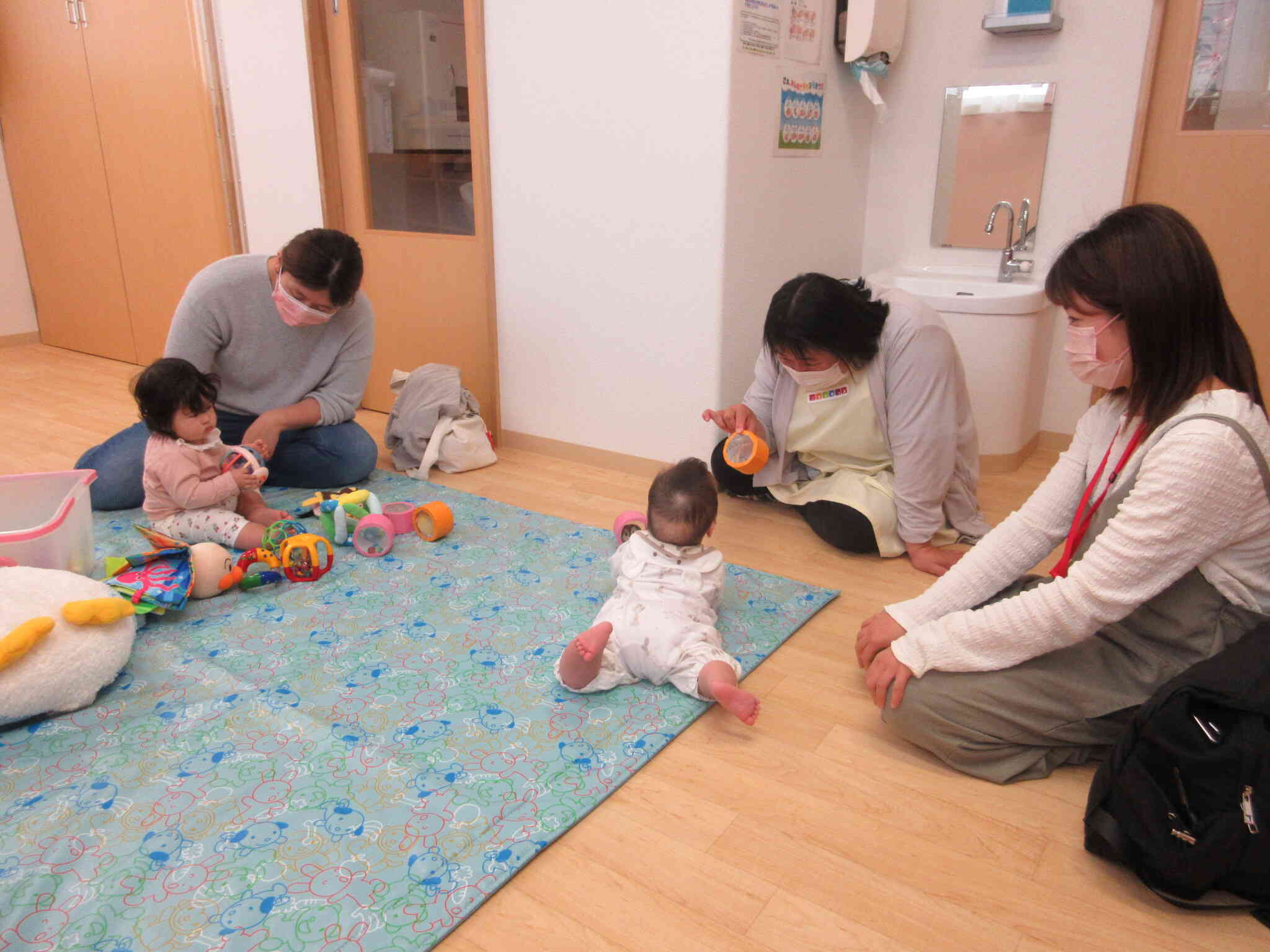 保育園で一緒に遊ぼう