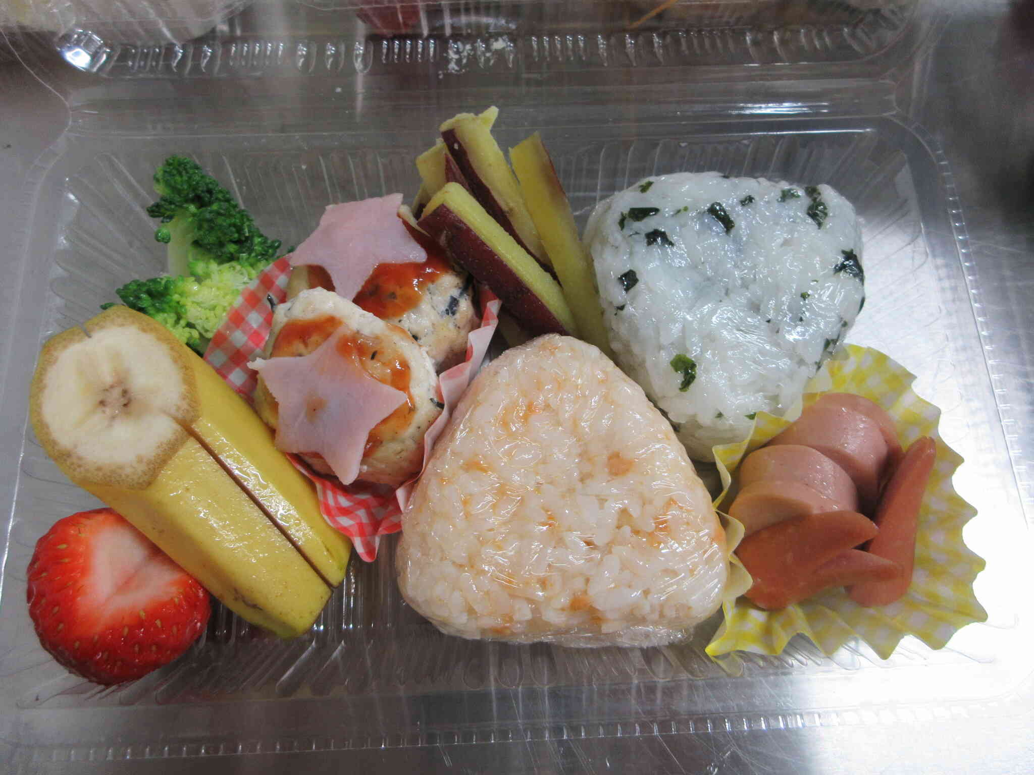 カラフルでとっても美味しそうなお弁当でした