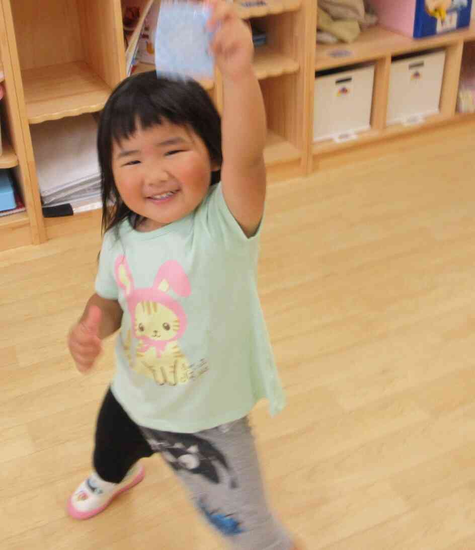 宝物！見つけたぞー！と元気いっぱい。