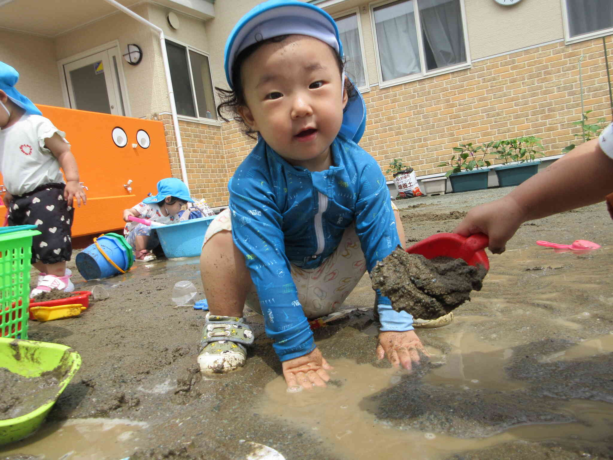 泥の感触も気持ちいいね