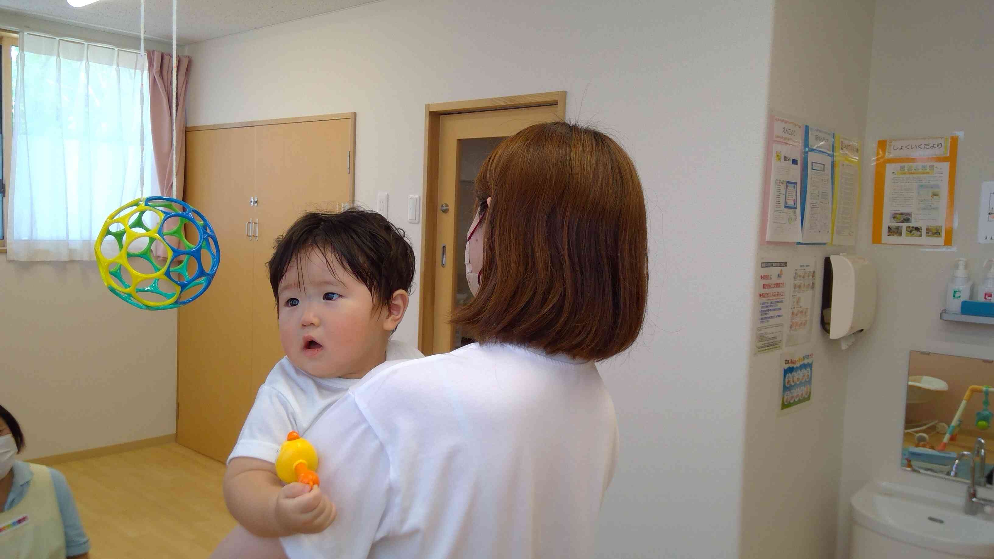 保育園で一緒に遊ぼう