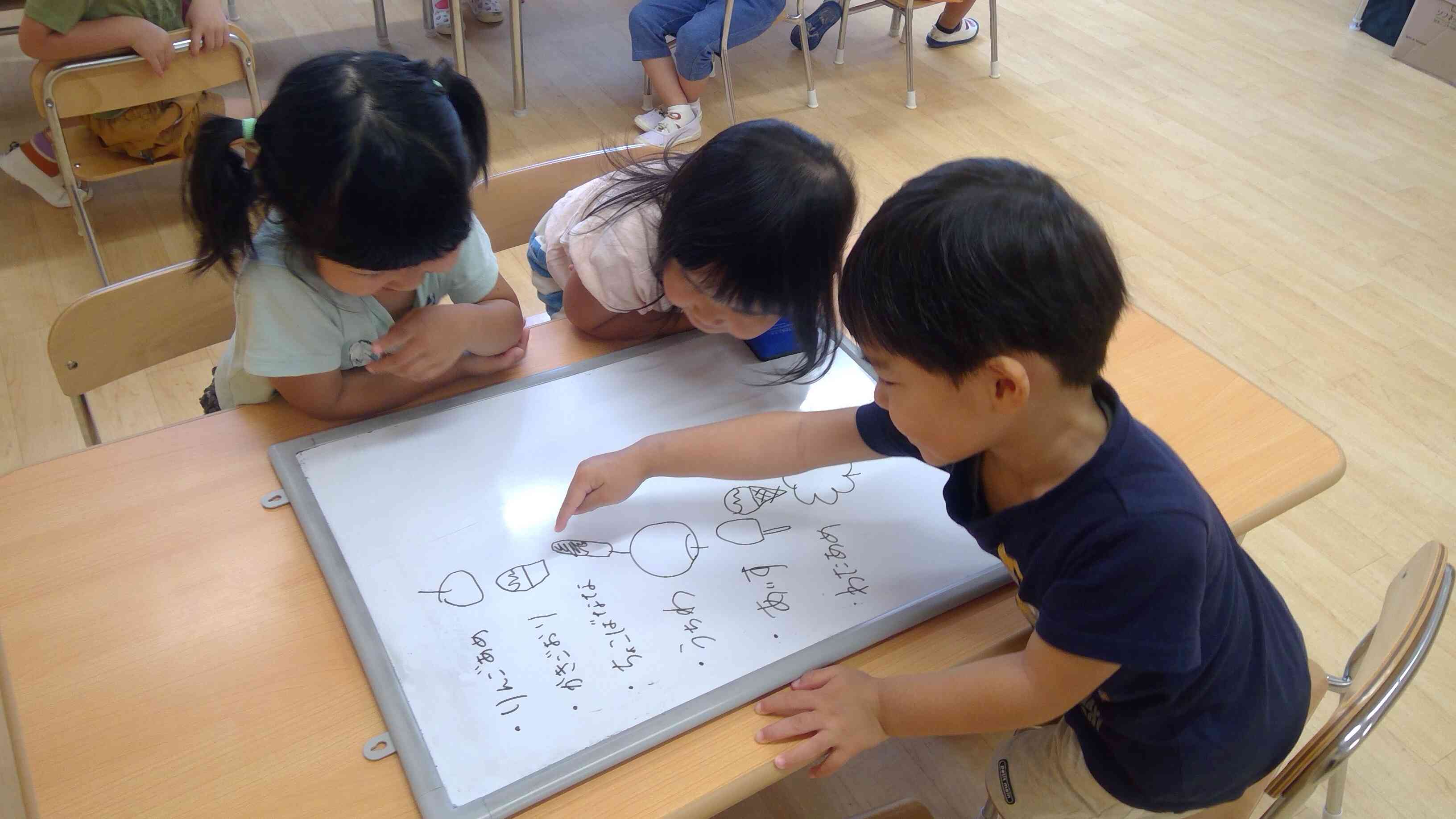 夏祭りに向けてお店の準備をしました！~3歳児~