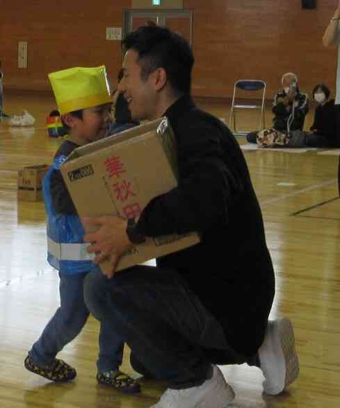 親子でニコニコ笑顔