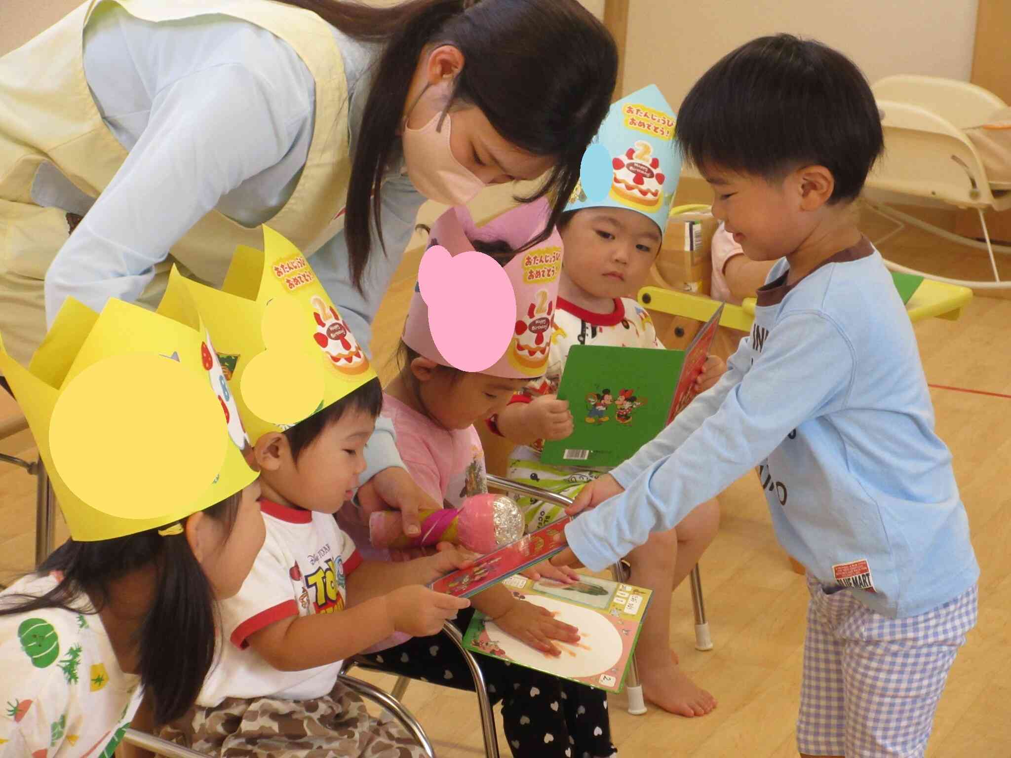 ぼくたちもお誕生日カードをもらったよ。