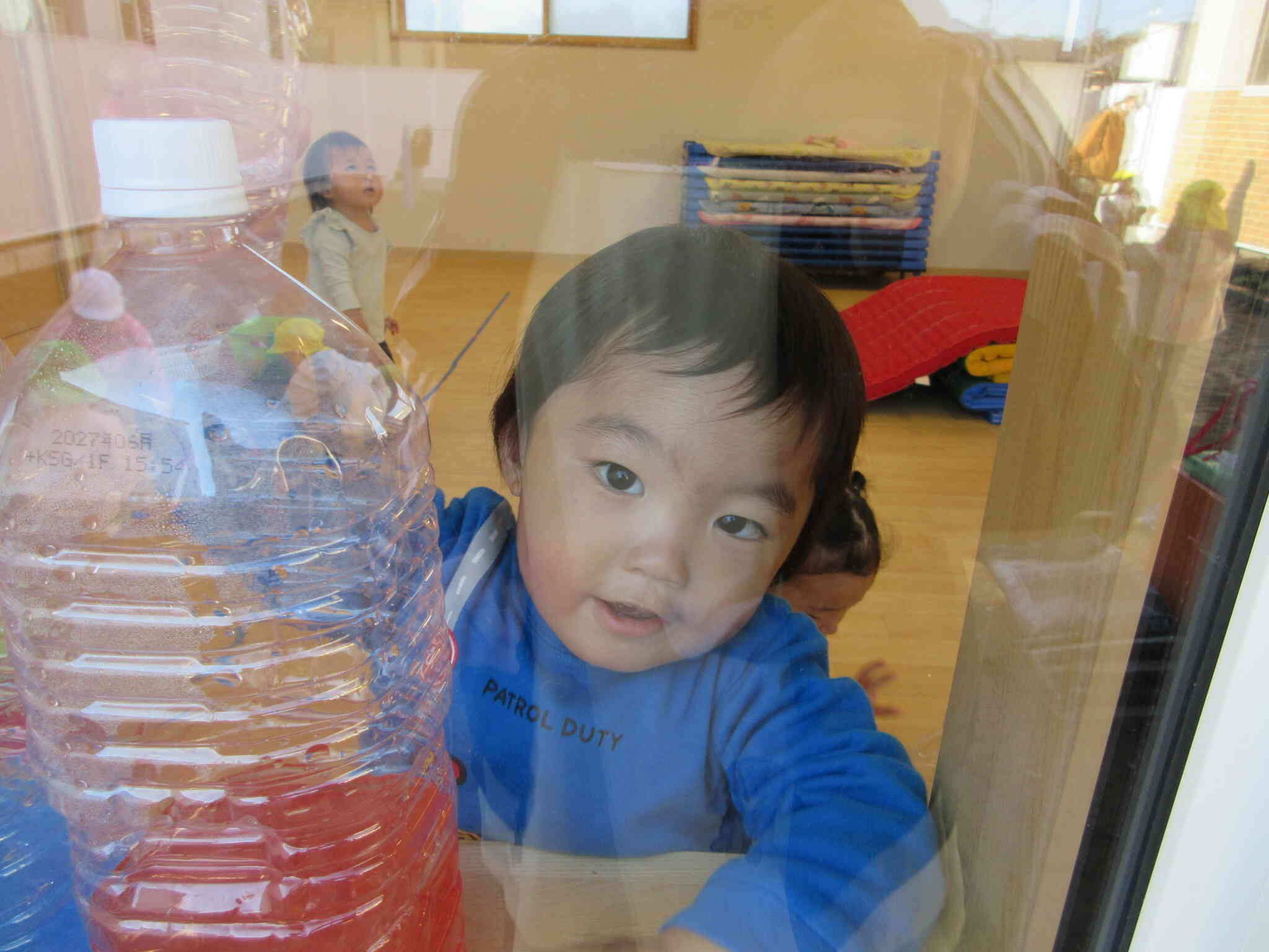 園庭の様子を見て、おもしろそう！