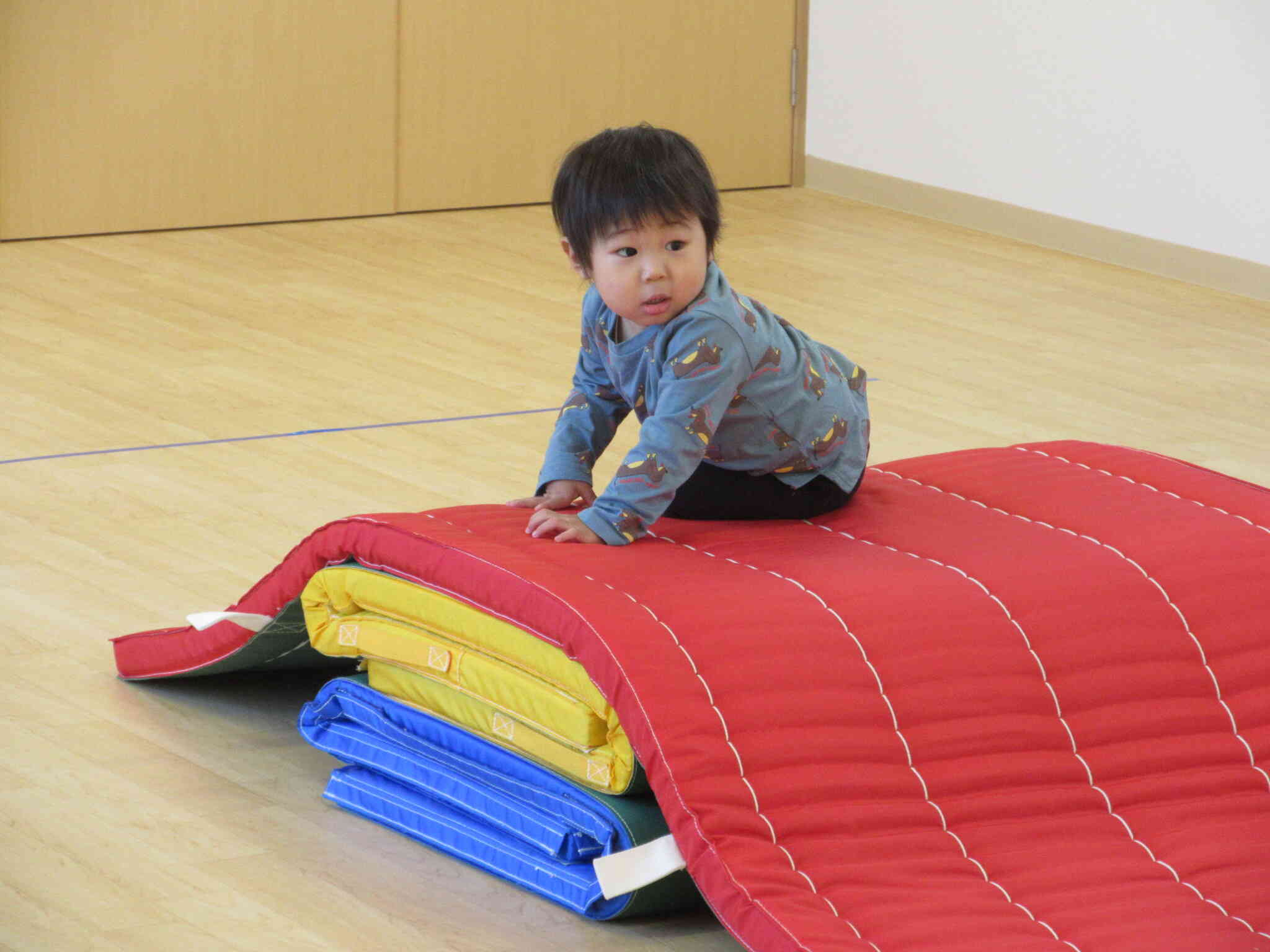 マットの山を越えてみるよ！