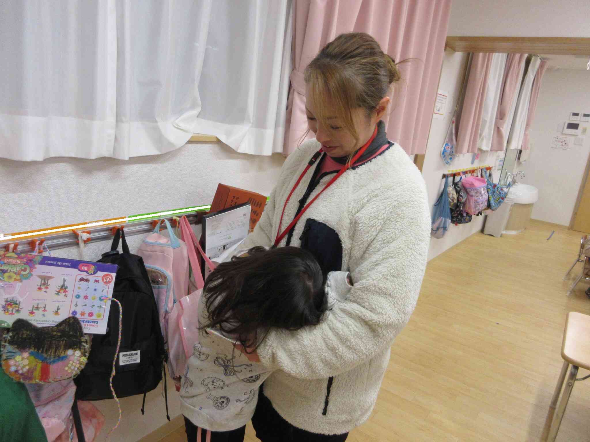 「ママありがとう！」(はずかしい)ギュッとしていました。