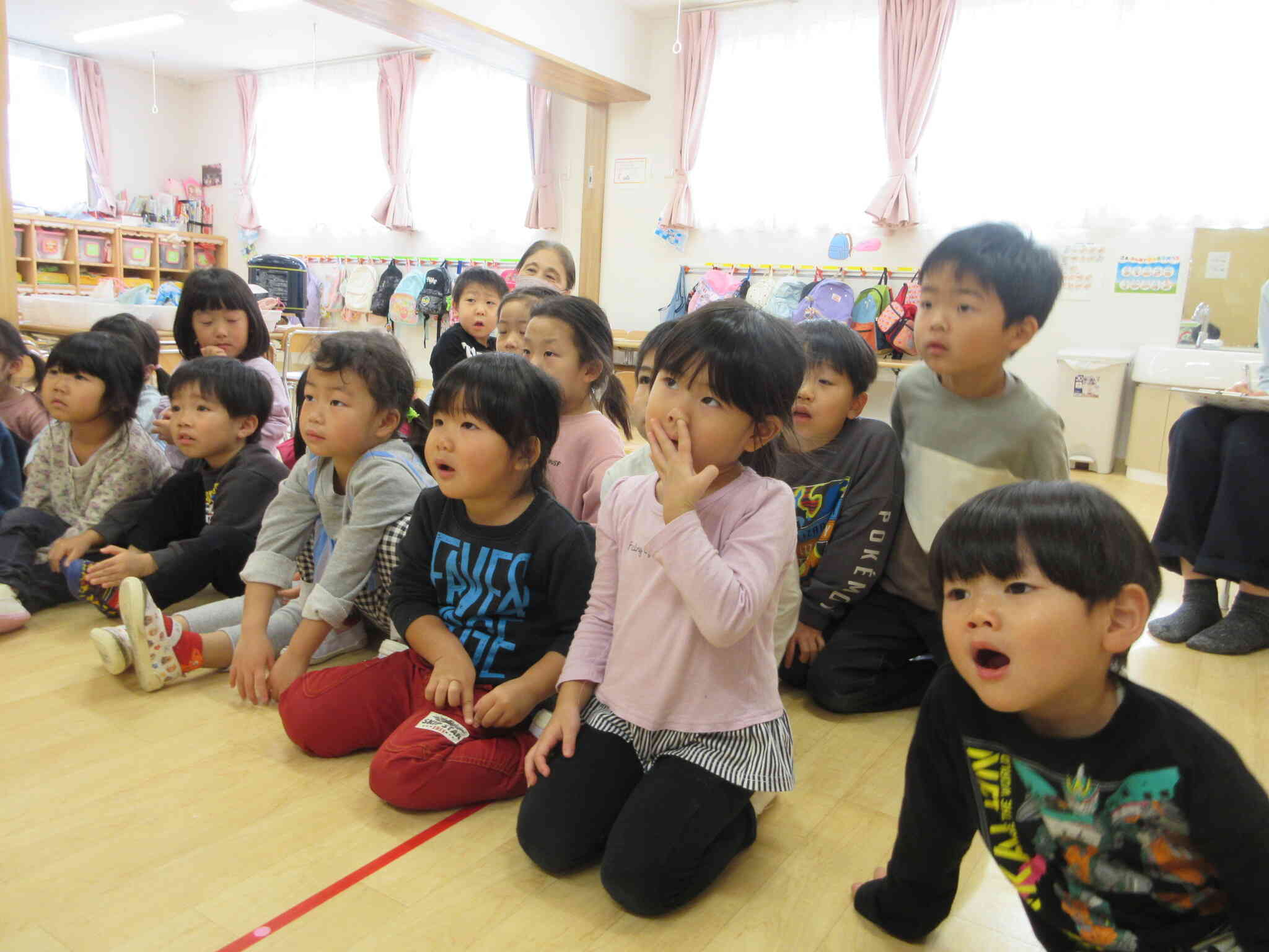 お話を聞いていました。