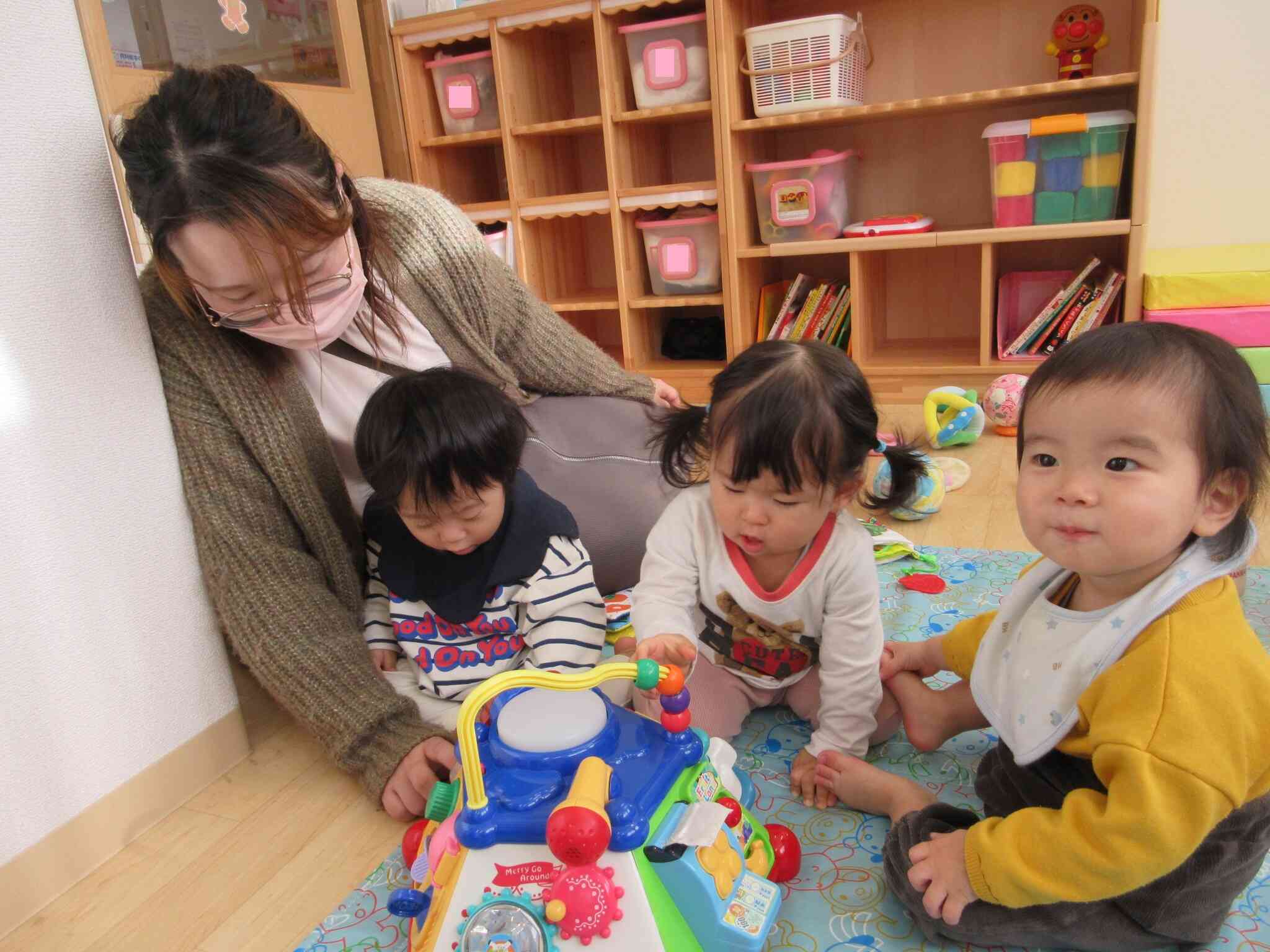 保育園で一緒に遊ぼう