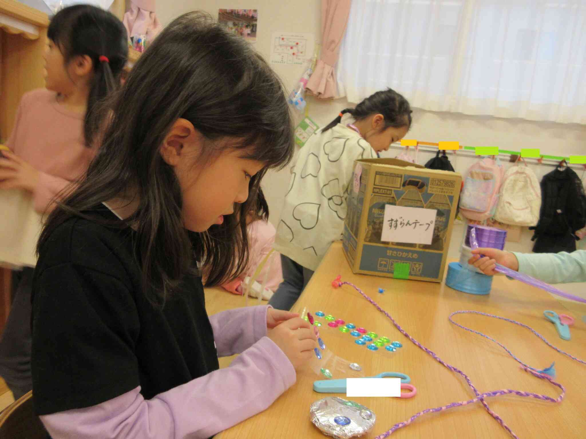 宝石本物みたいで綺麗でしょ？