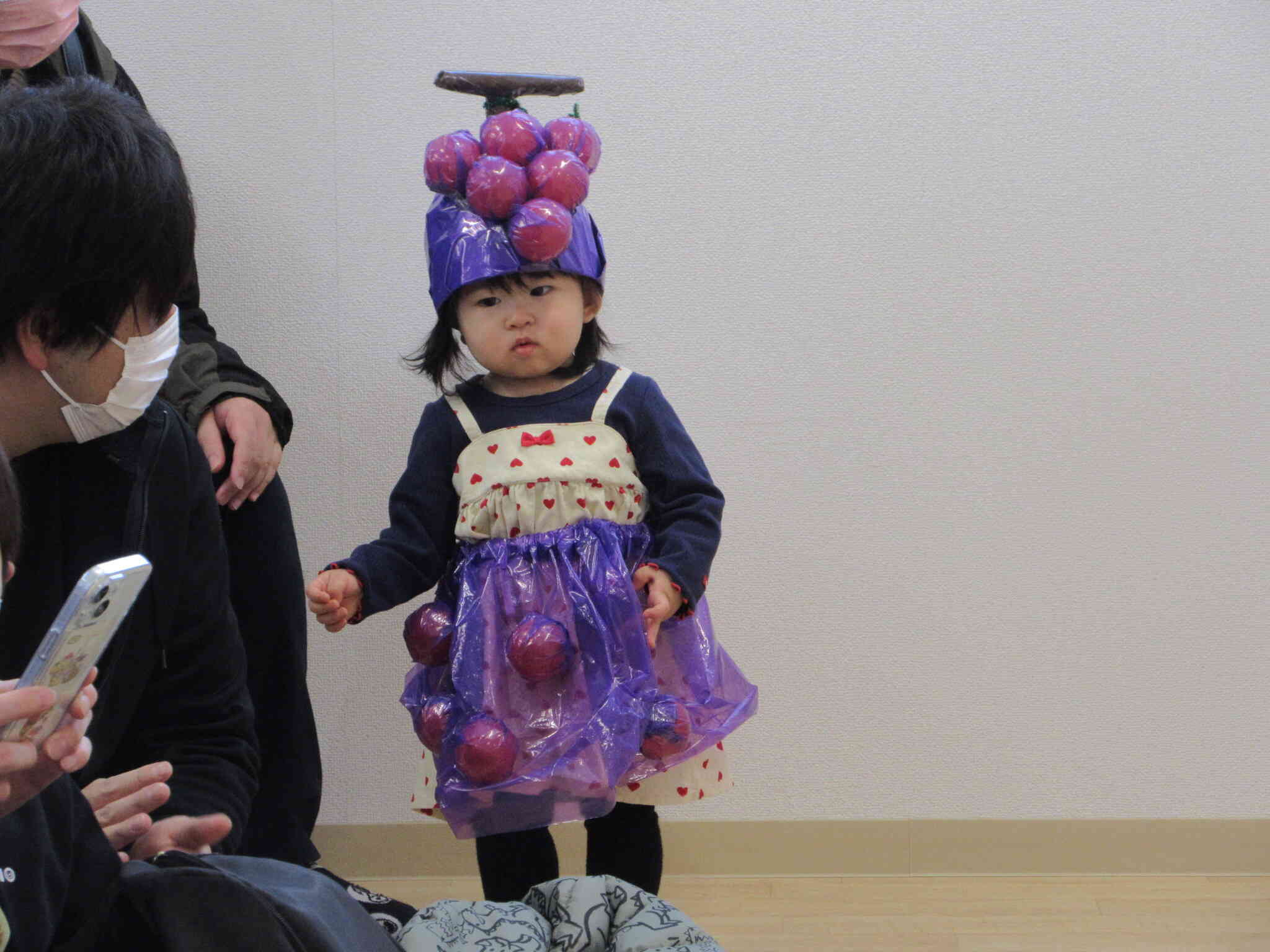 「ブドウ～オ～♫」ブドウに変身 