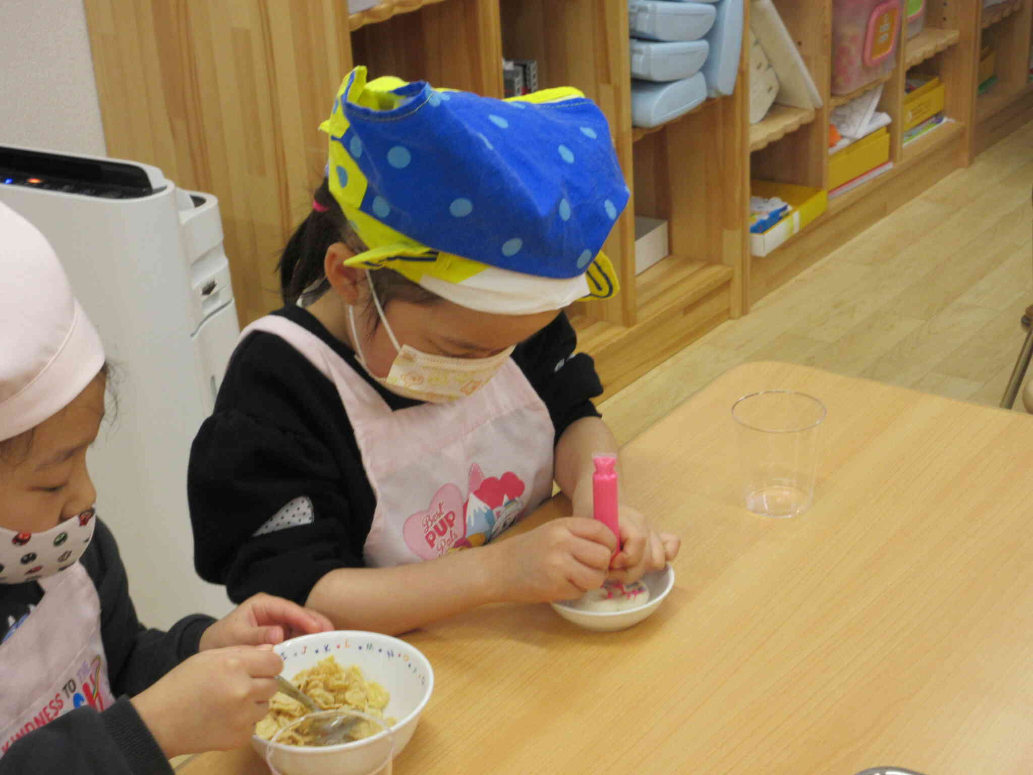 トッピングのマシュマロ雪だるま作り