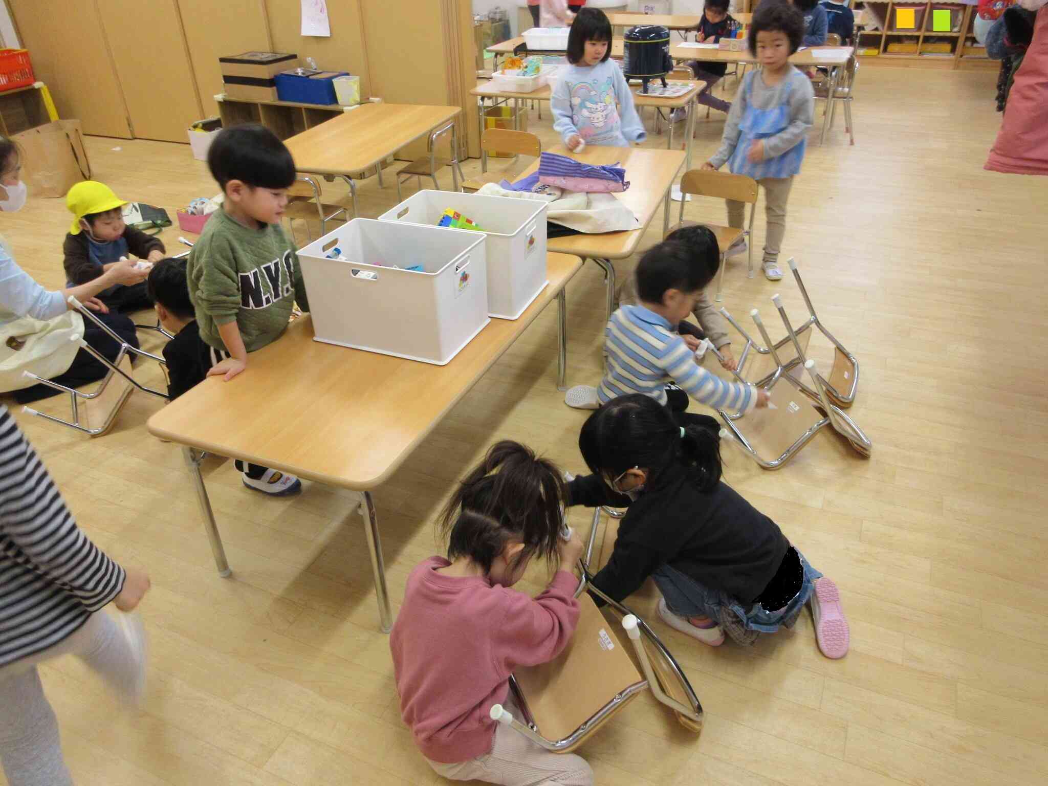 椅子の下も拭いてピカピカに