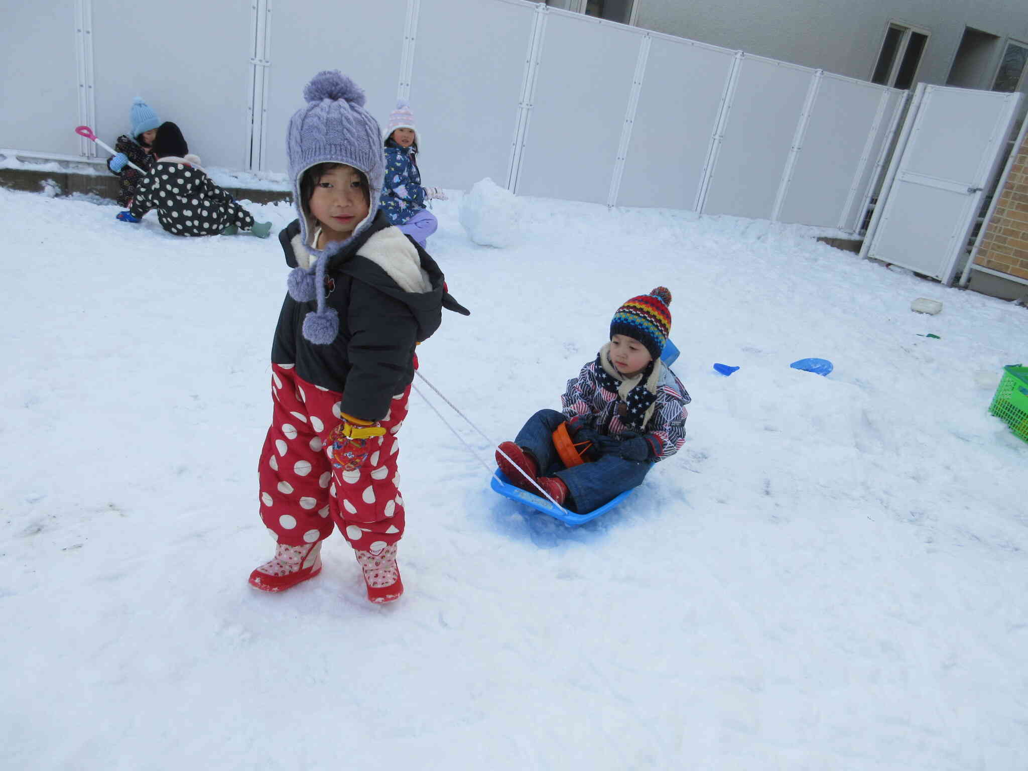 ３歳児　雪遊び