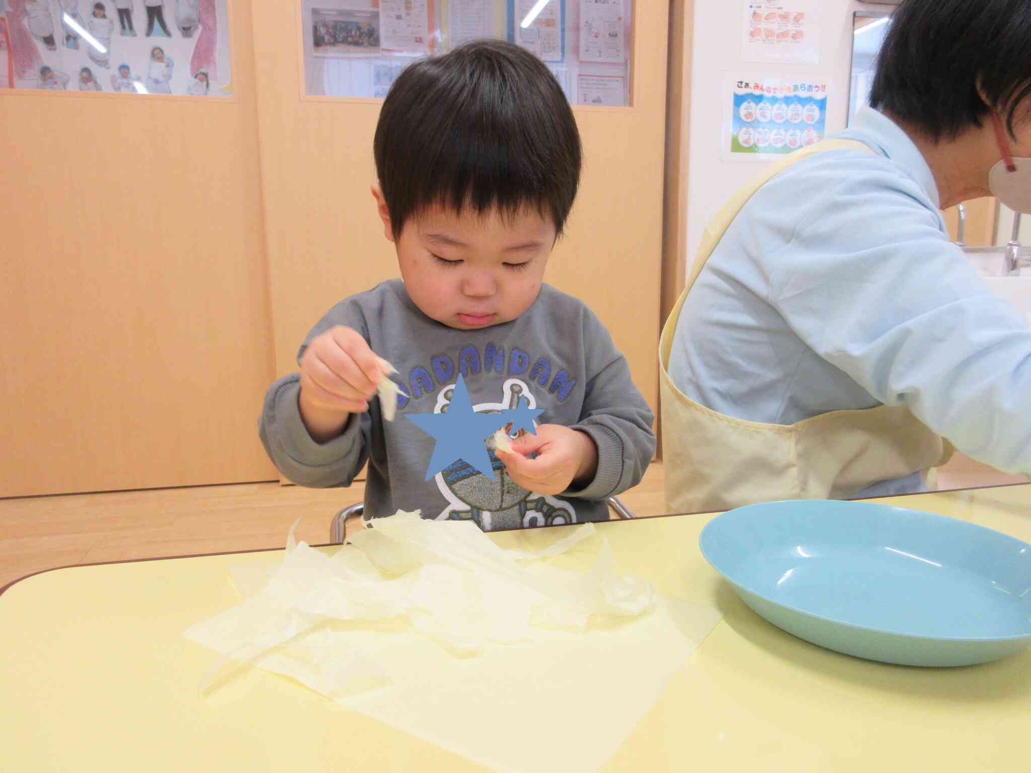 鬼のお面を作ろう(1歳児)|ニチイキッズでと保育園|ニチイキッズ