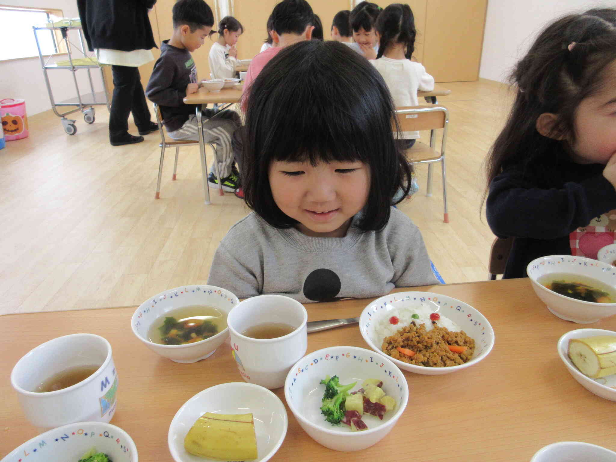 どこから食べようかな…