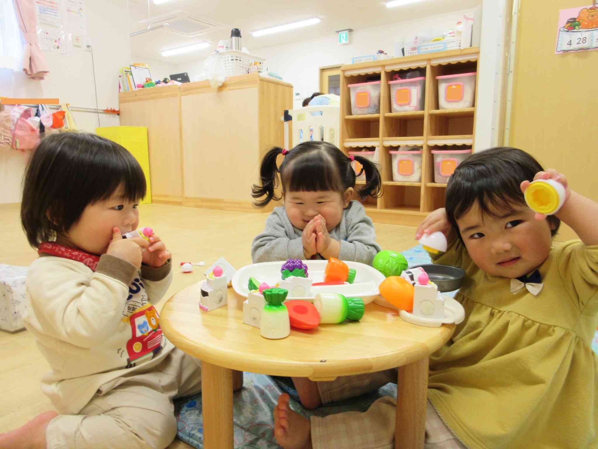 お部屋の中で、ままごと遊び！