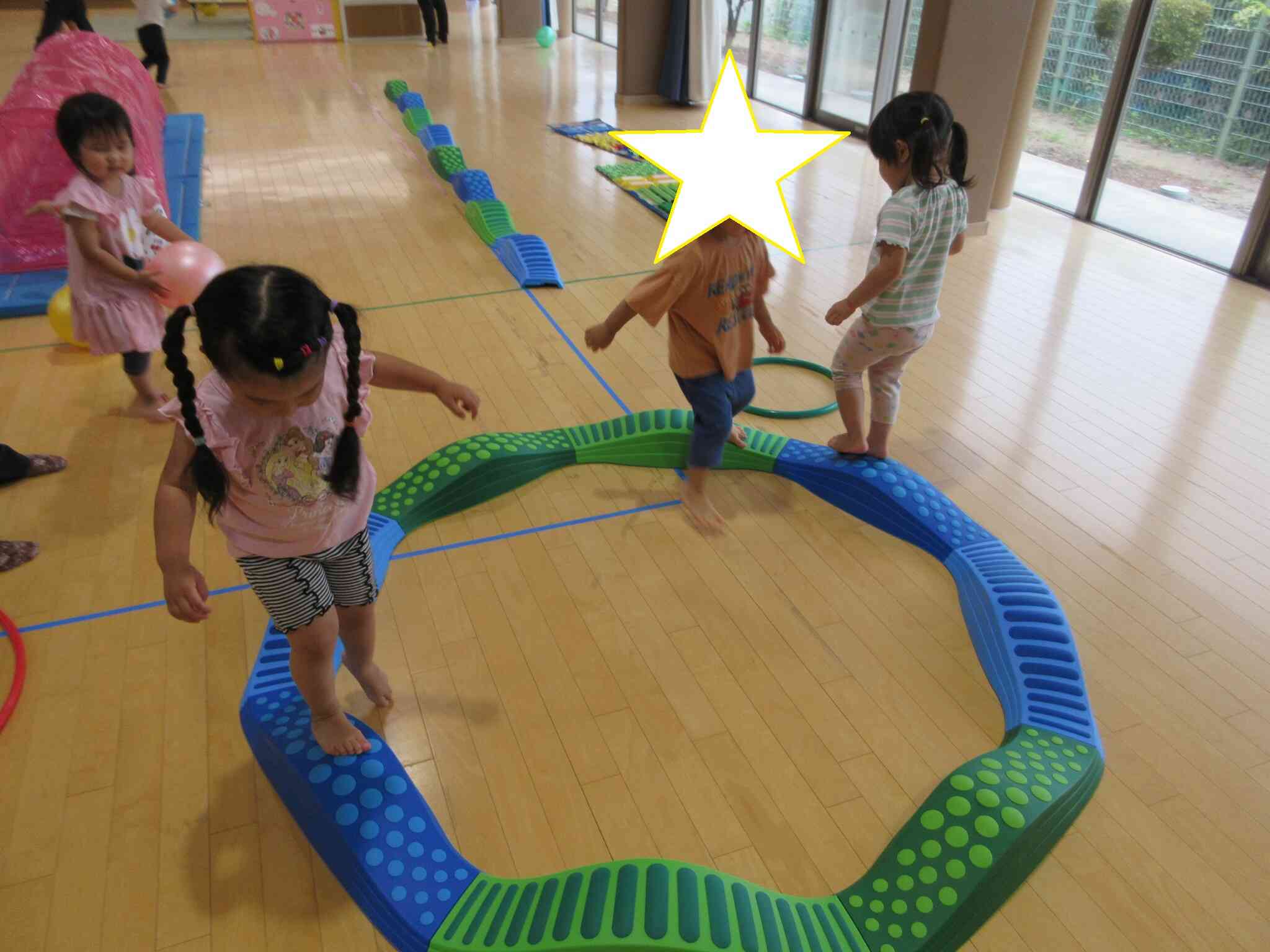 平均台をぐるぐる