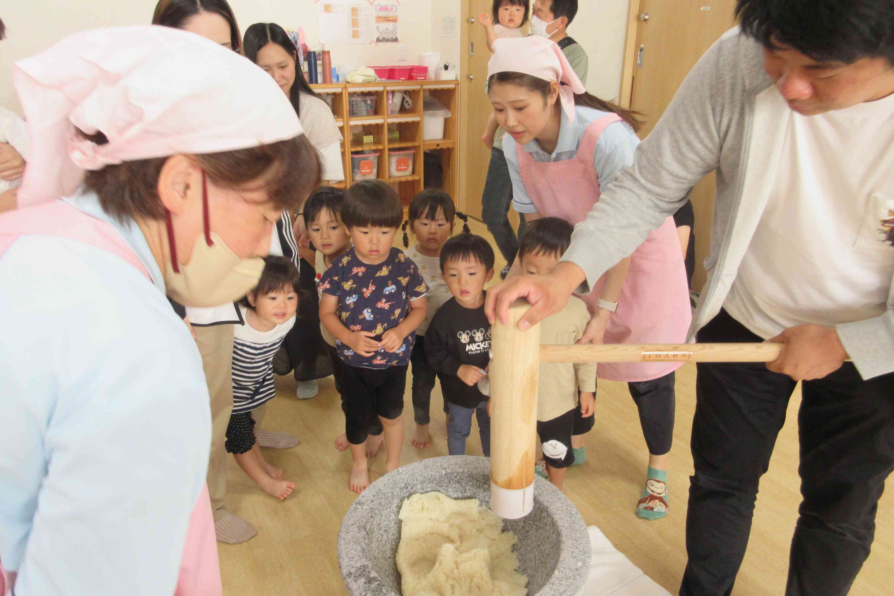 お餅つき 餅つきで愛を叫べ！」2月11日、バレンタイン餅つき開催。つきたて当日