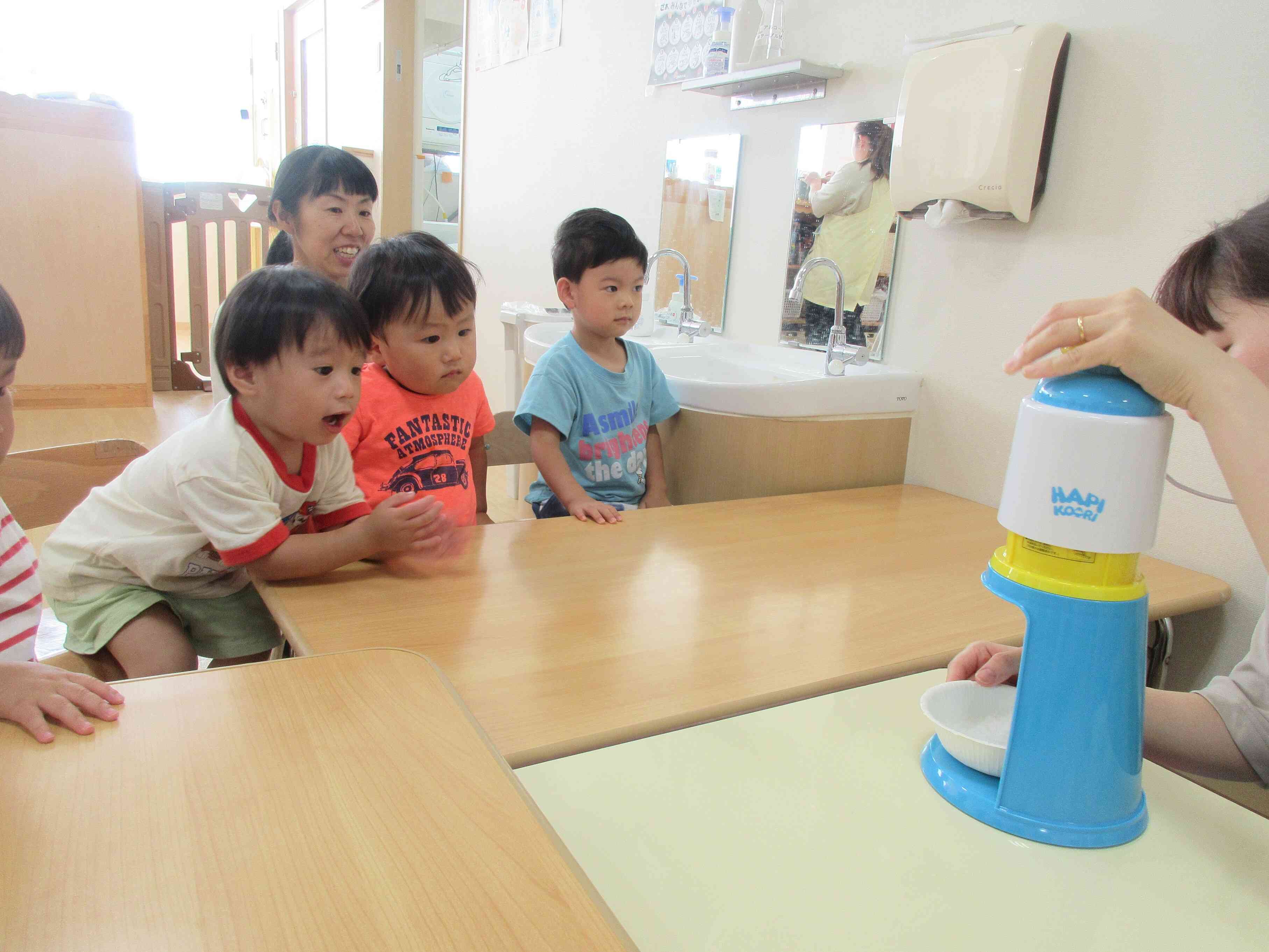 かき氷機「ガリガリガリガリ！！！」