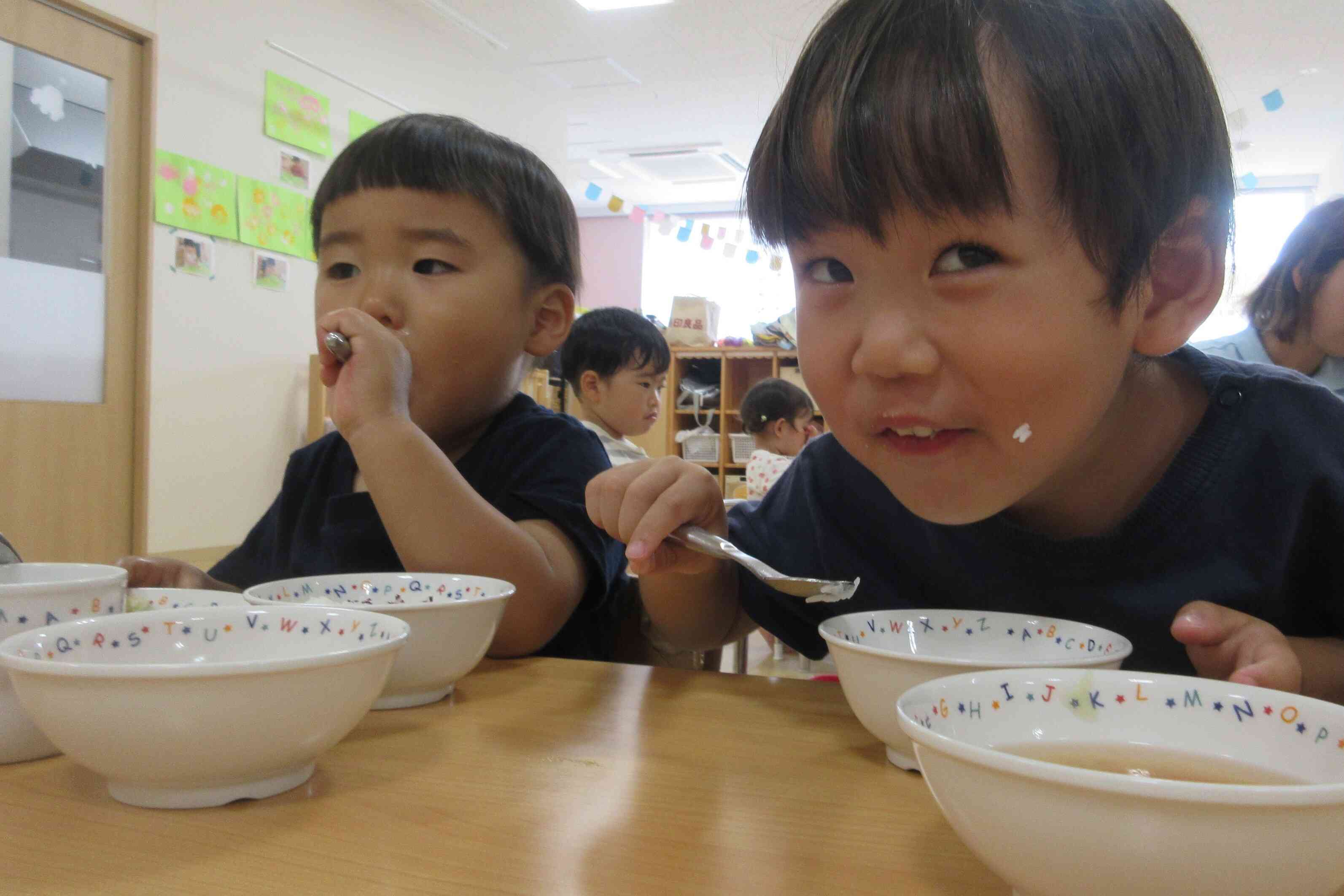 あったかい給食は幸せですね♬