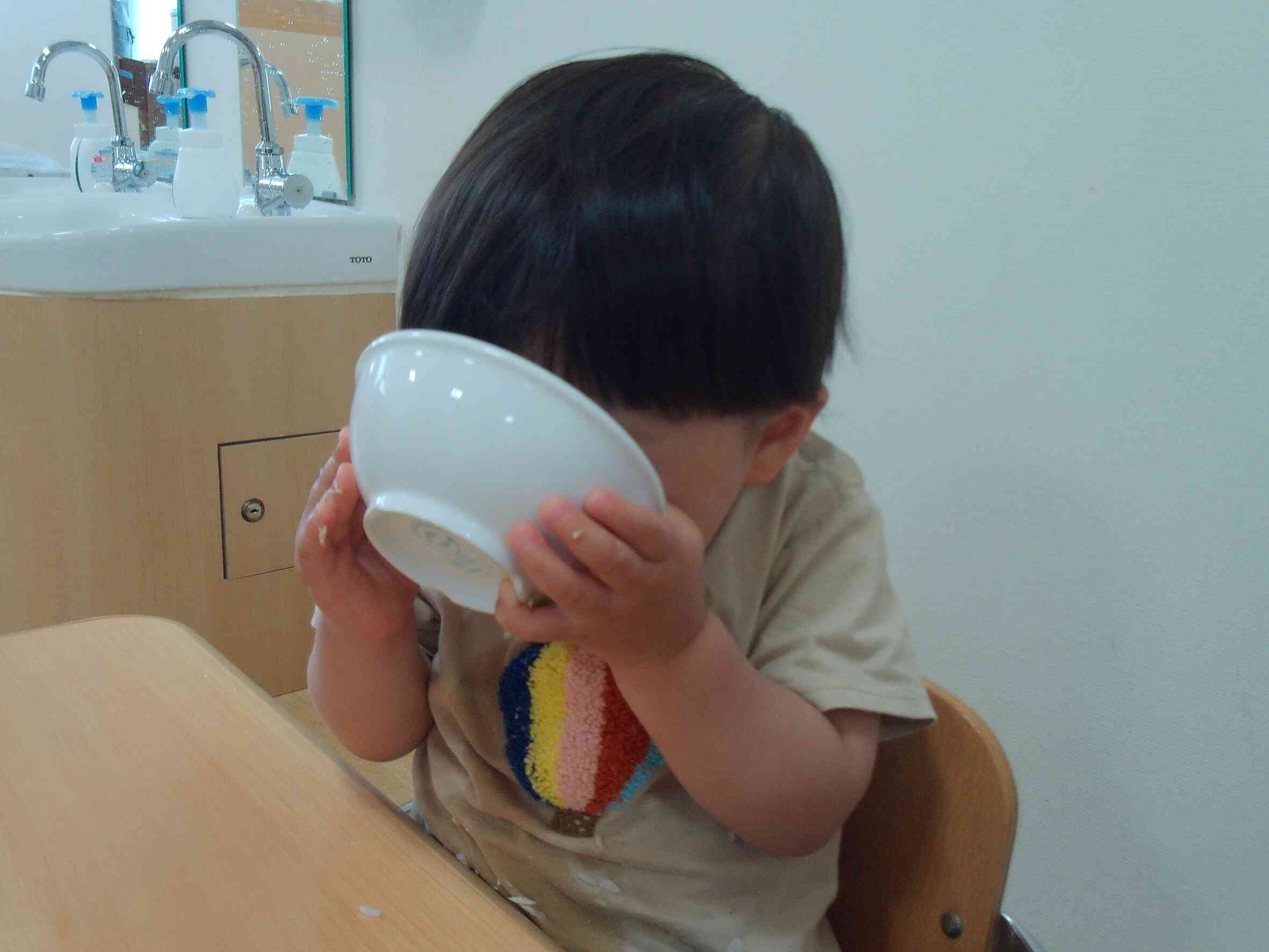 美味しい給食、いただきます！！～1歳児クラス～