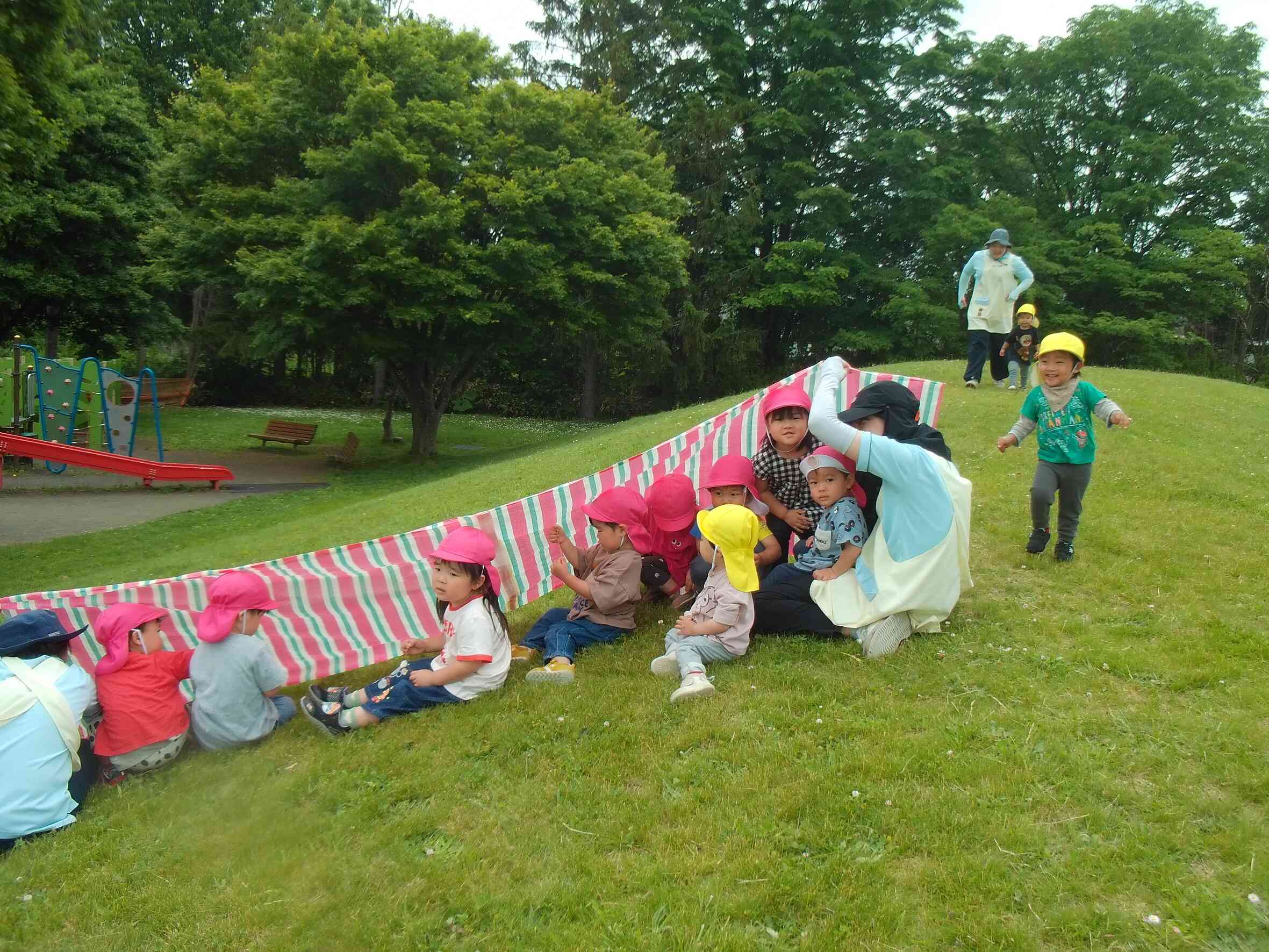 広～～い公園でかくれんぼごっこ！！！