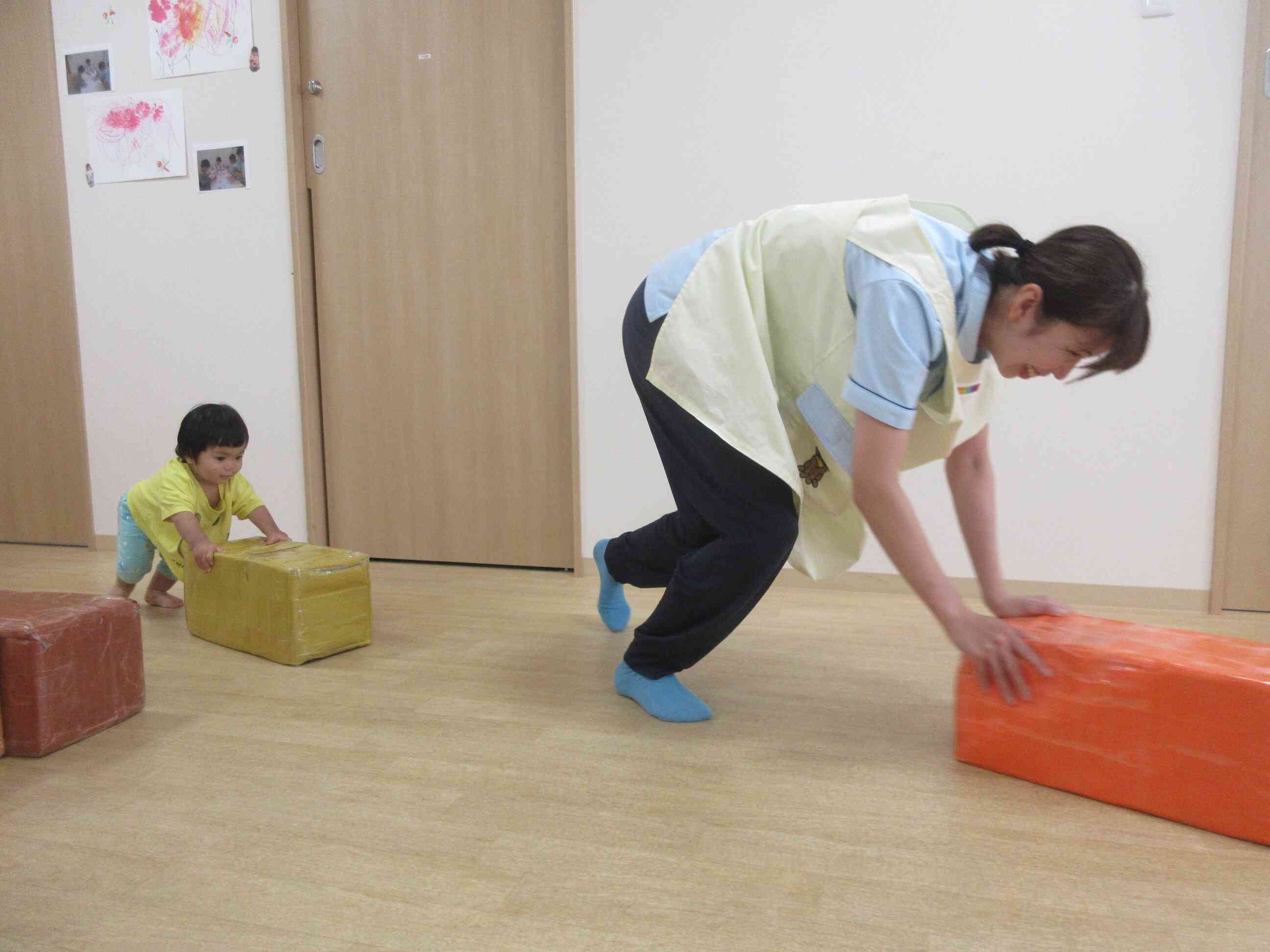 室内遊び♬(０歳児クラス)