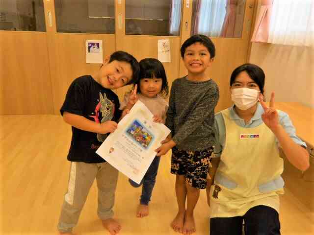 賞状をみんなで持って♪