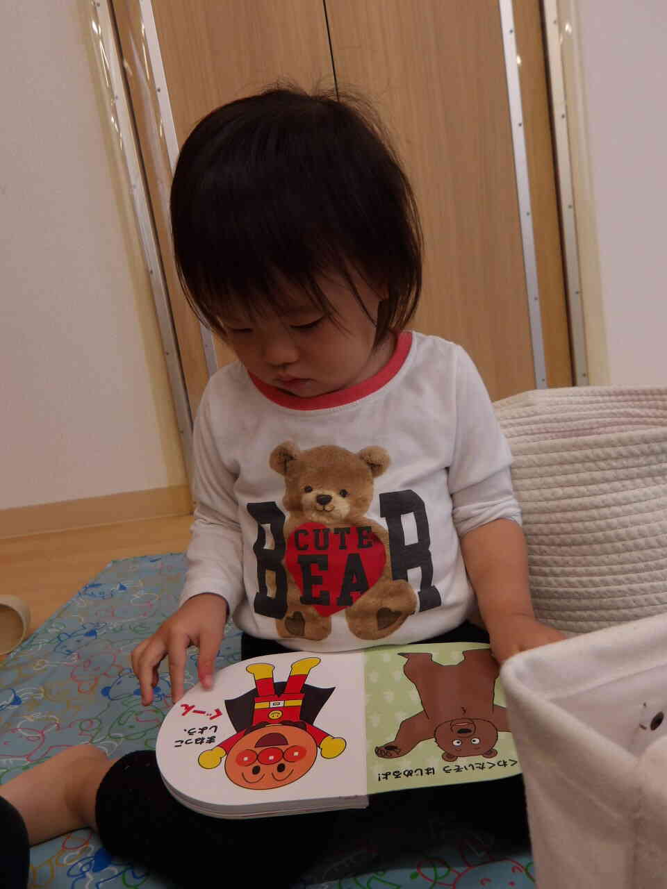 絵本を見るのもだいすき！