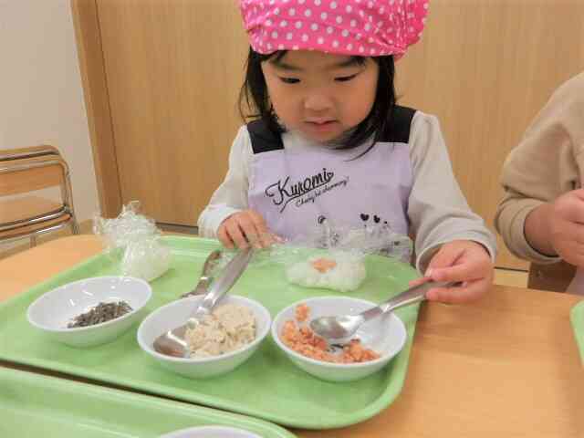 おにぎりの具は何にしようかな？