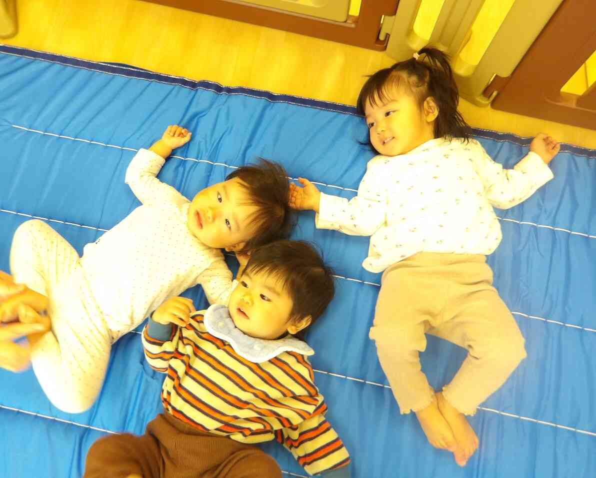 お部屋で遊ぼう♪ひよこぐみ（０歳児クラス）